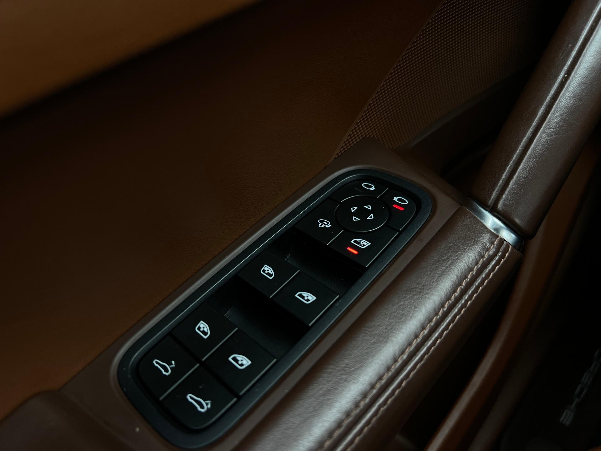 Porsche-Cayenne