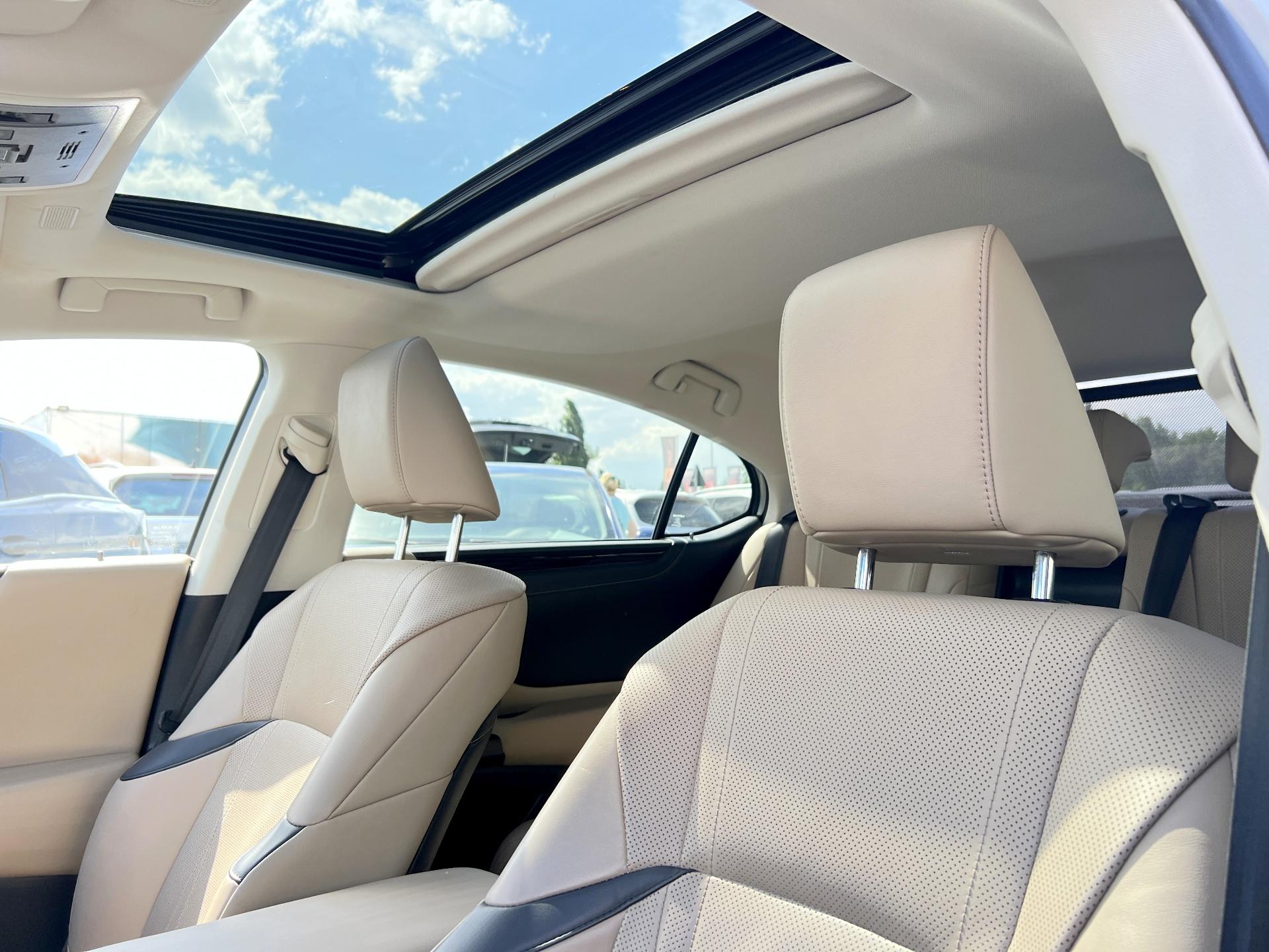 Lexus-ES