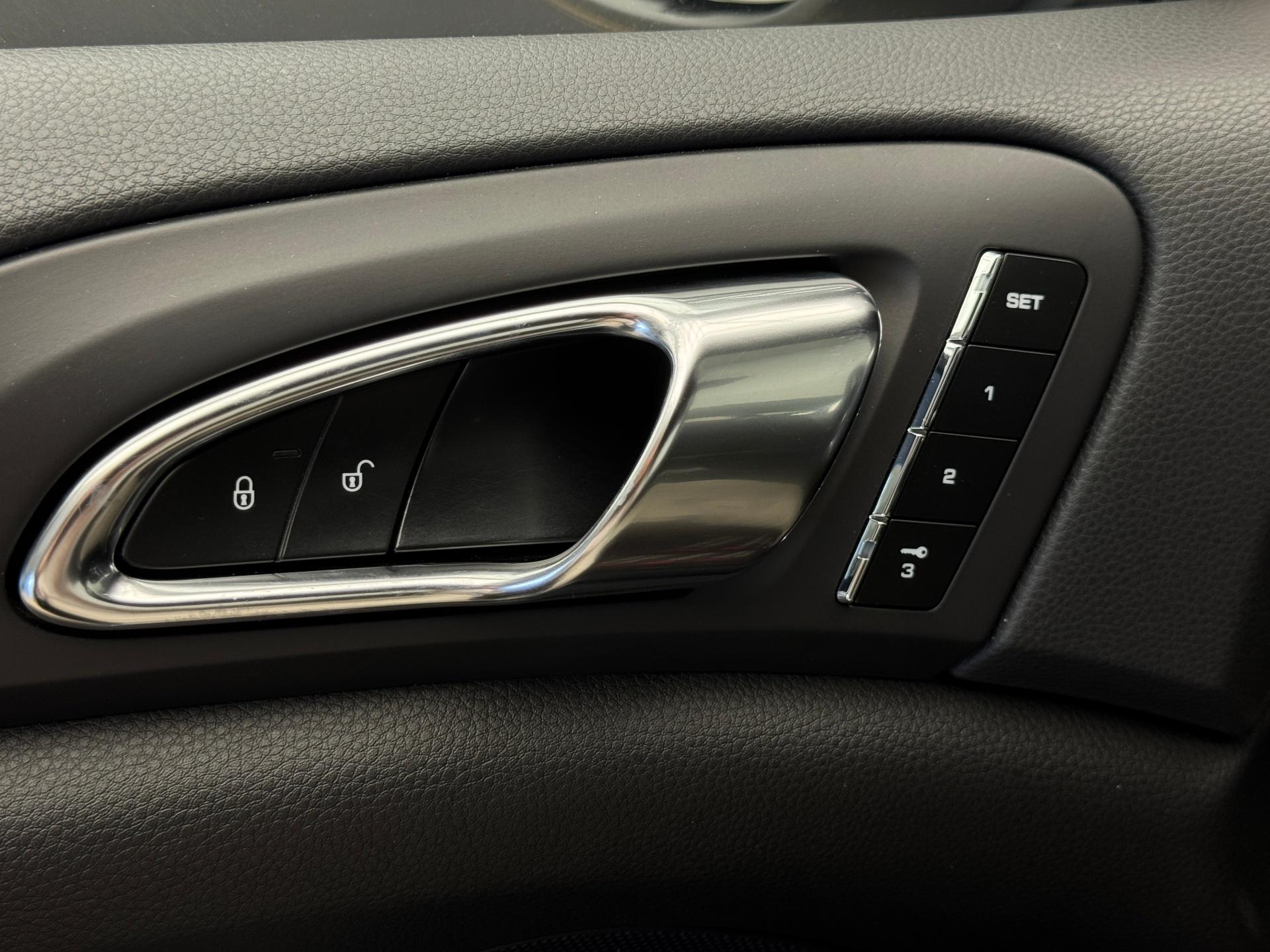Porsche-Cayenne