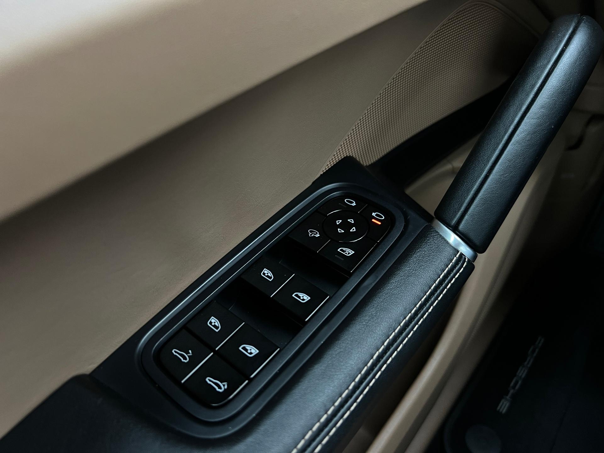Porsche-Cayenne