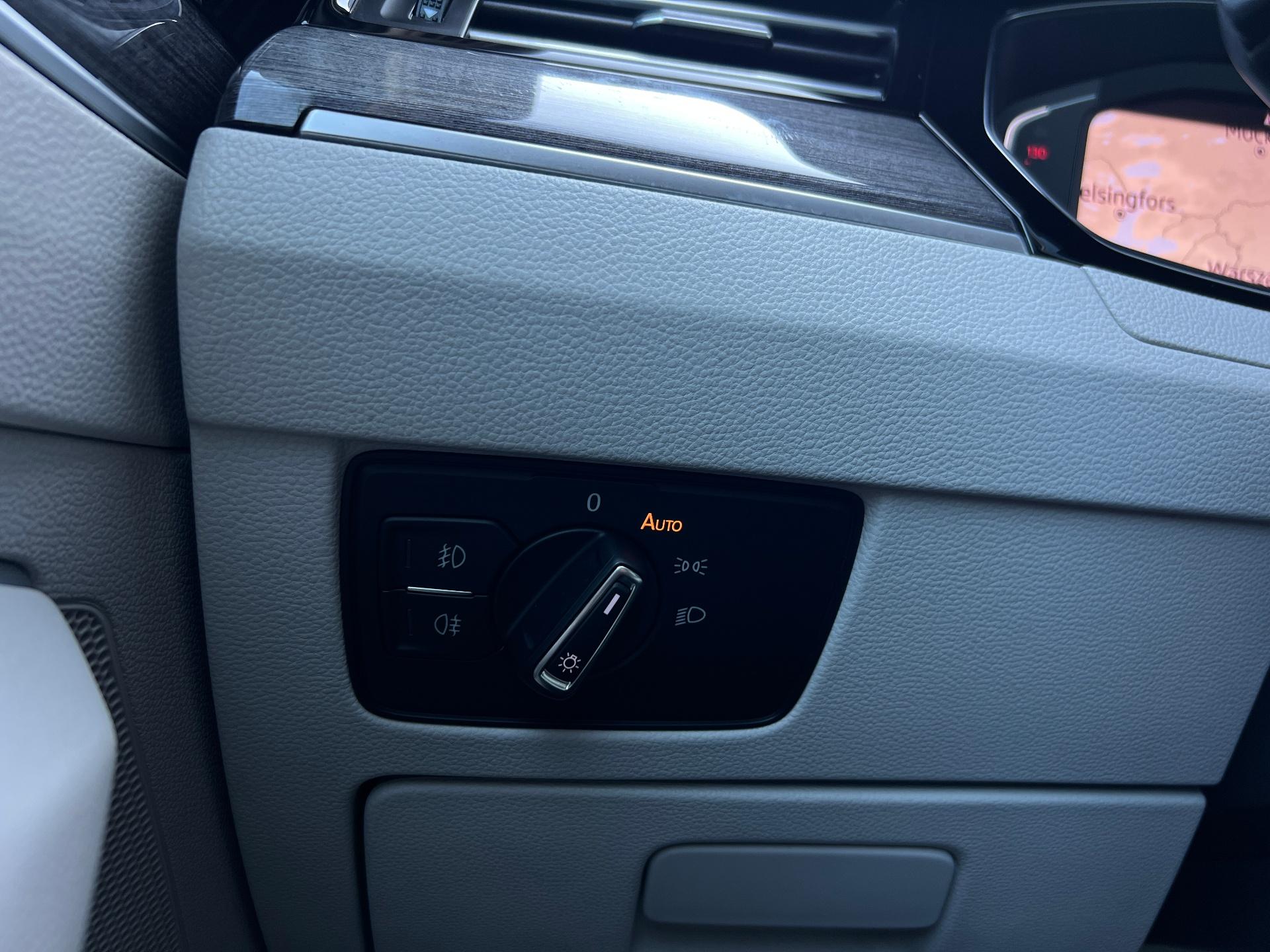 Volkswagen-Passat Alltrack