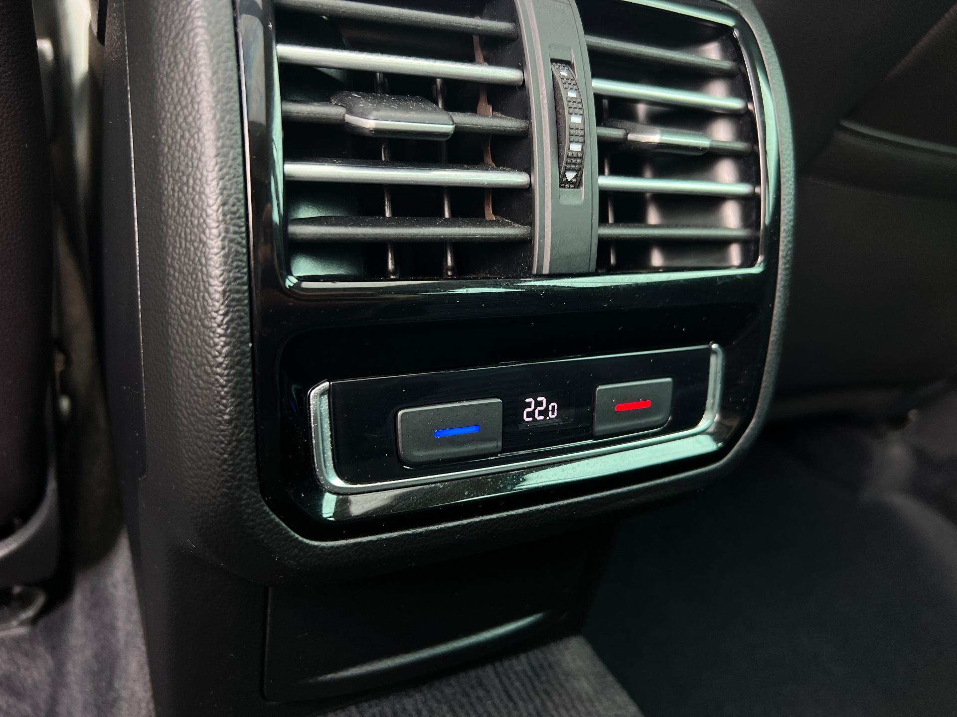 Volkswagen-Passat Alltrack