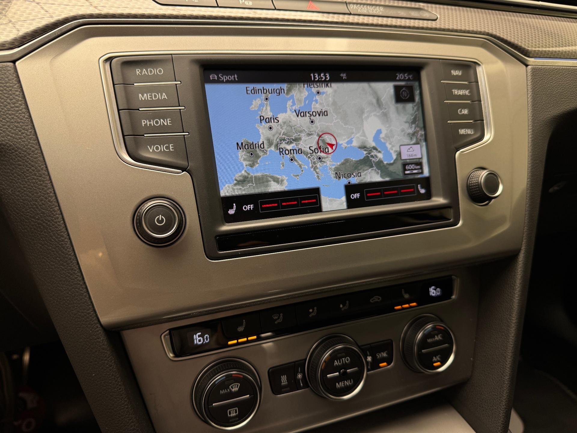 Volkswagen-Passat Alltrack