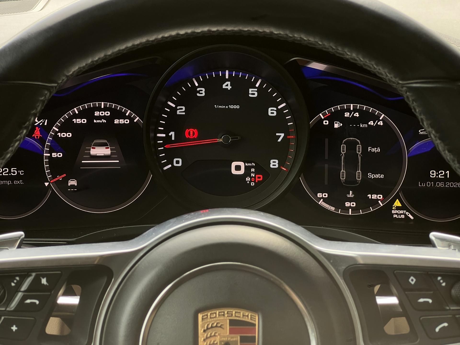 Porsche-Cayenne