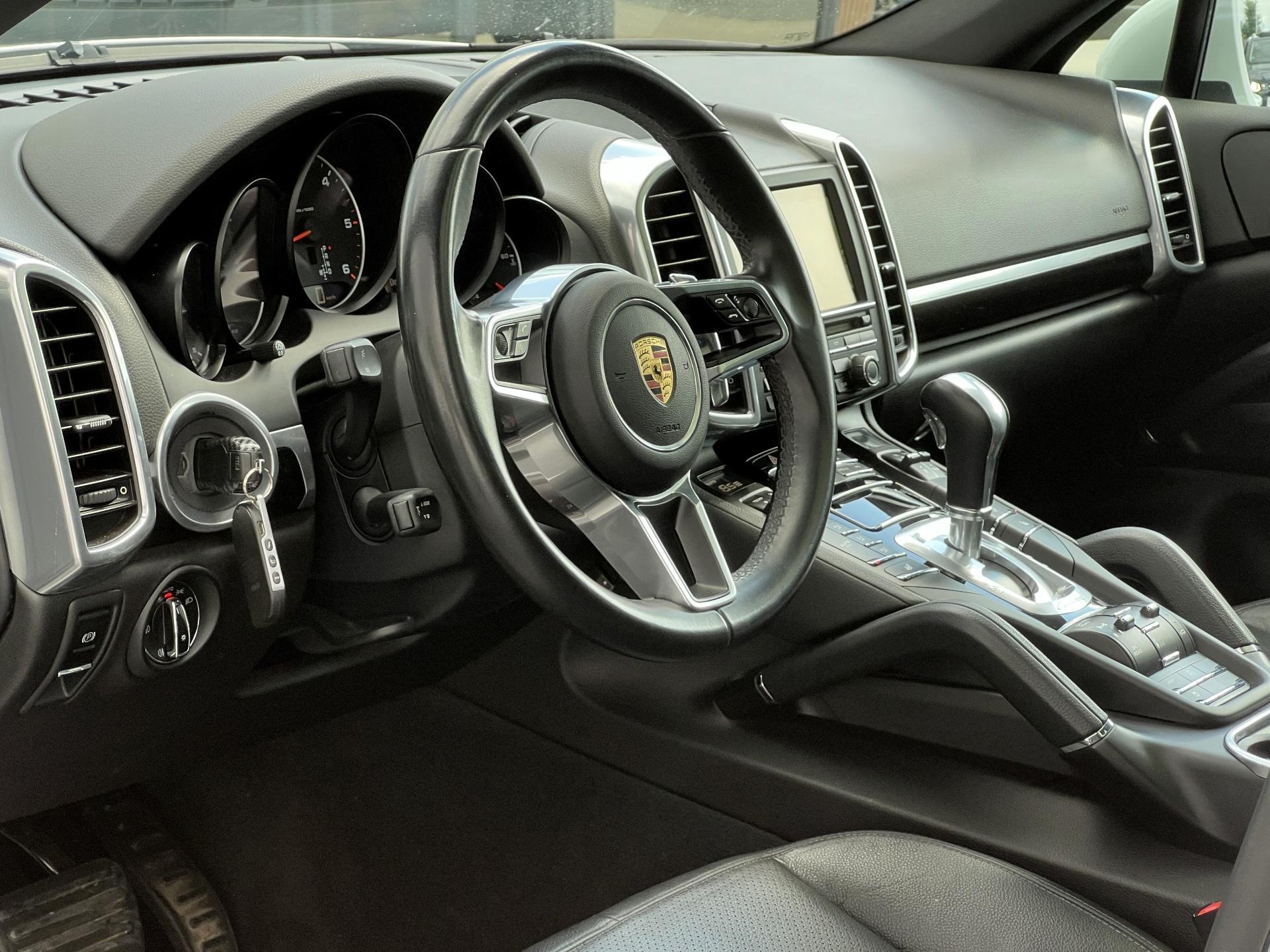 Porsche-Cayenne