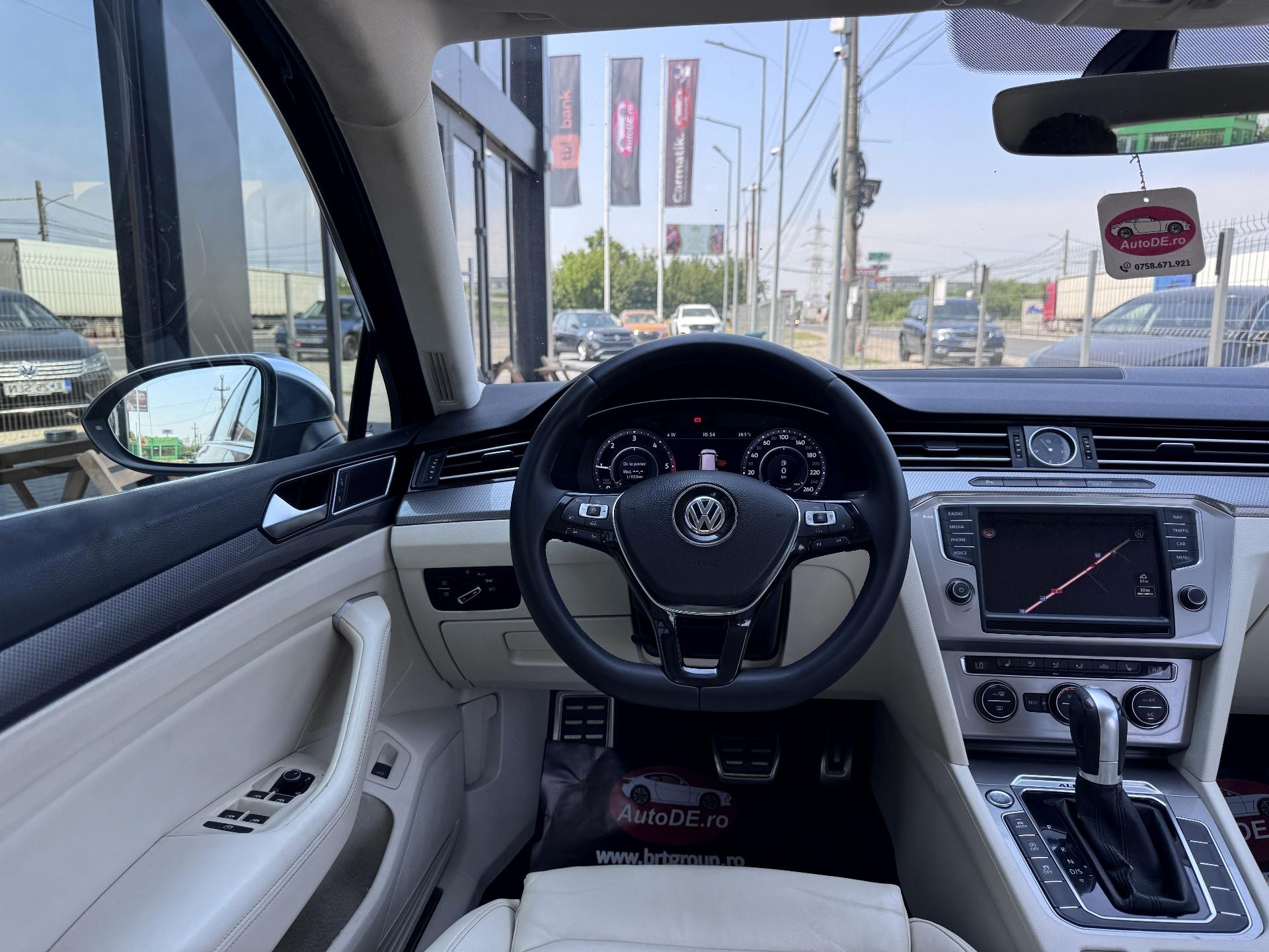Volkswagen-Passat Alltrack