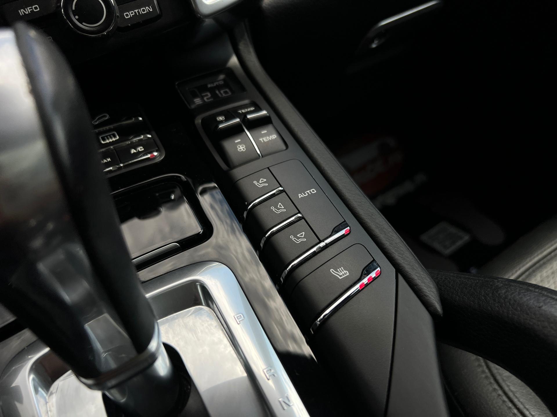 Porsche-Cayenne