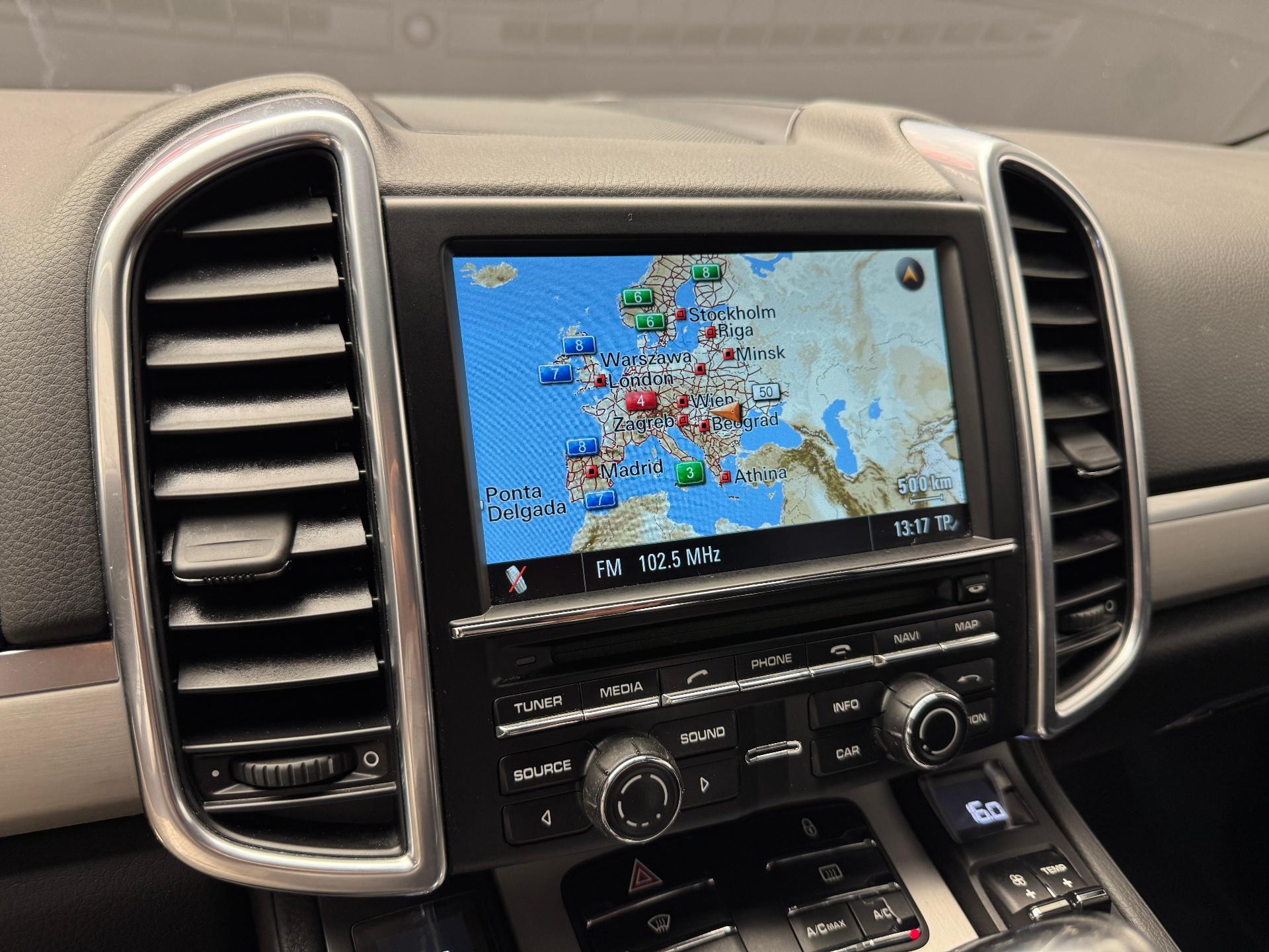 Porsche-Cayenne