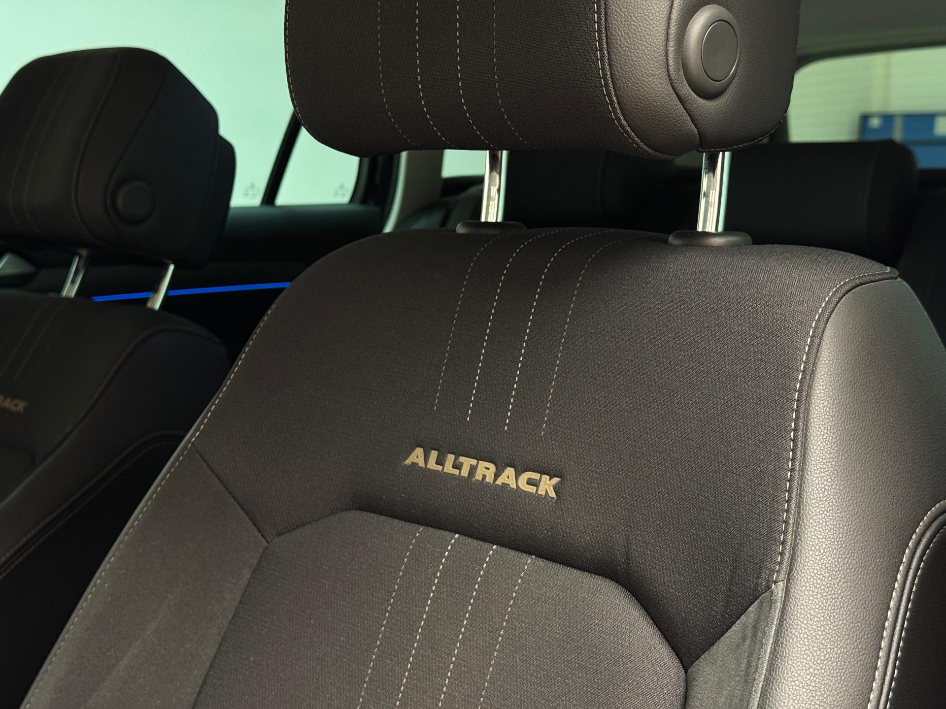 Volkswagen-Passat Alltrack