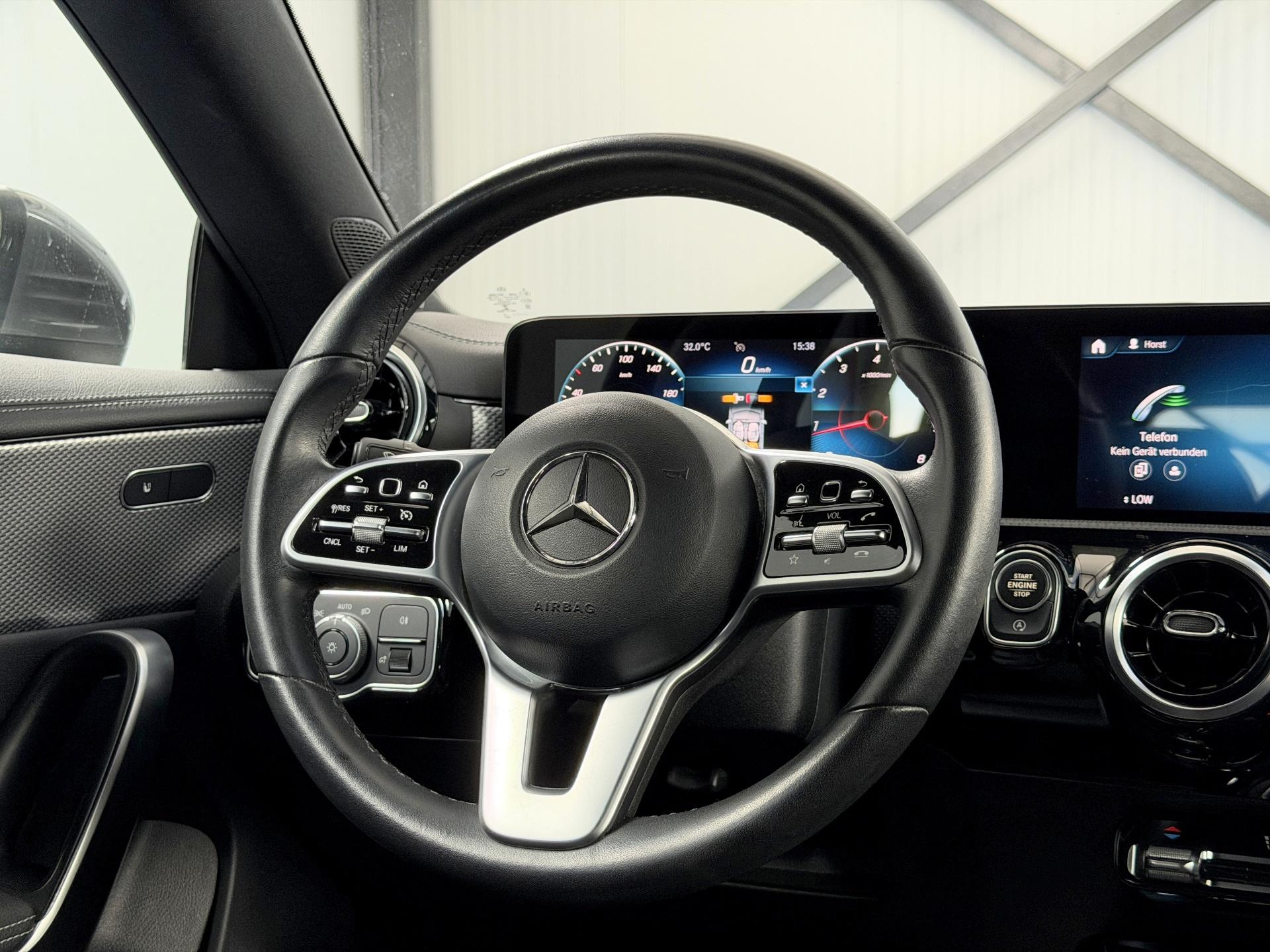 Mercedes-Benz-CLA 180