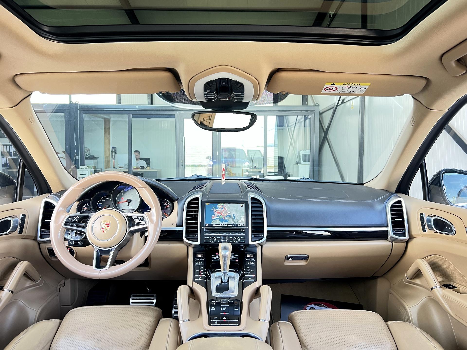 Porsche-Cayenne