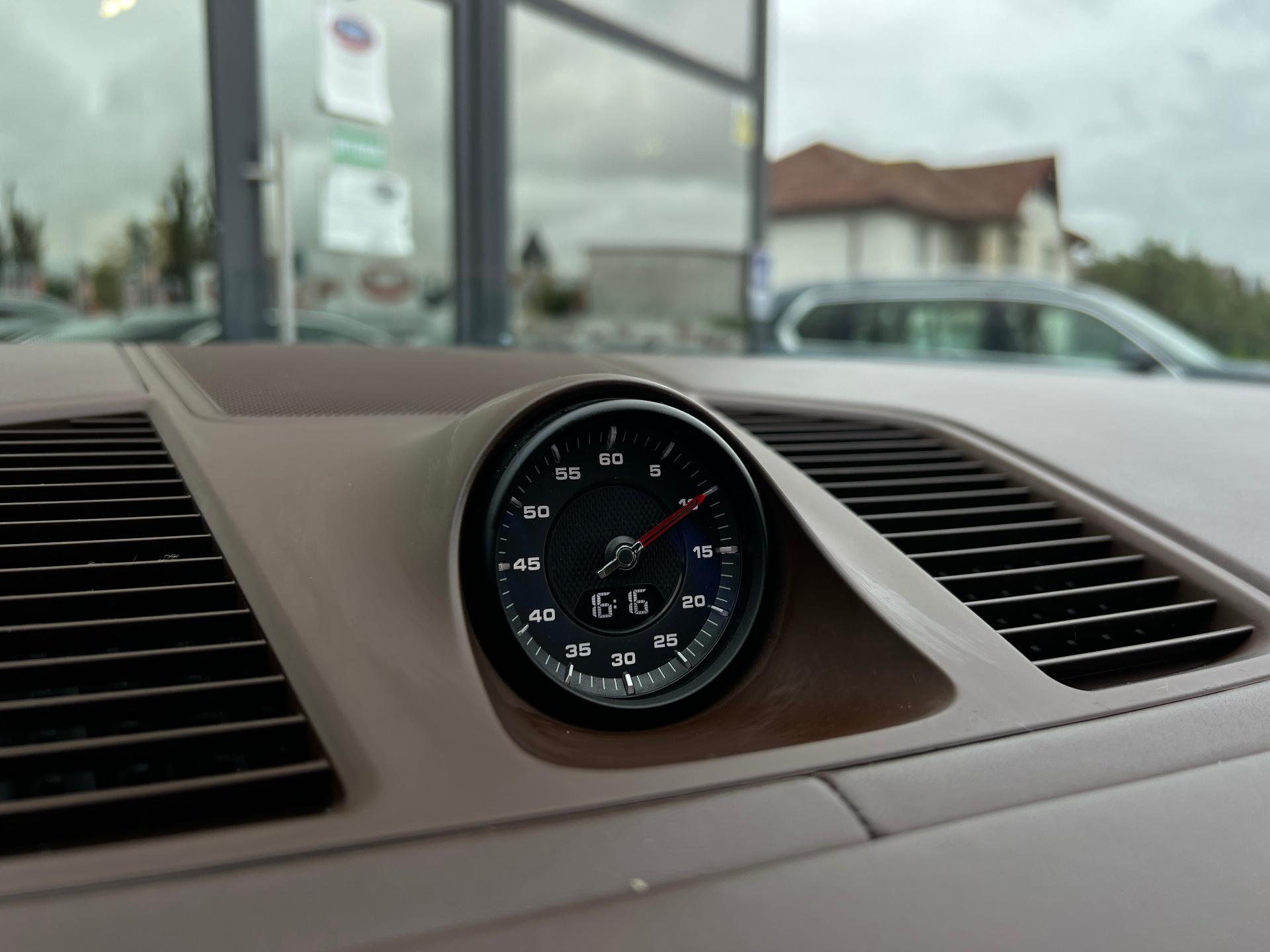 Porsche-Cayenne