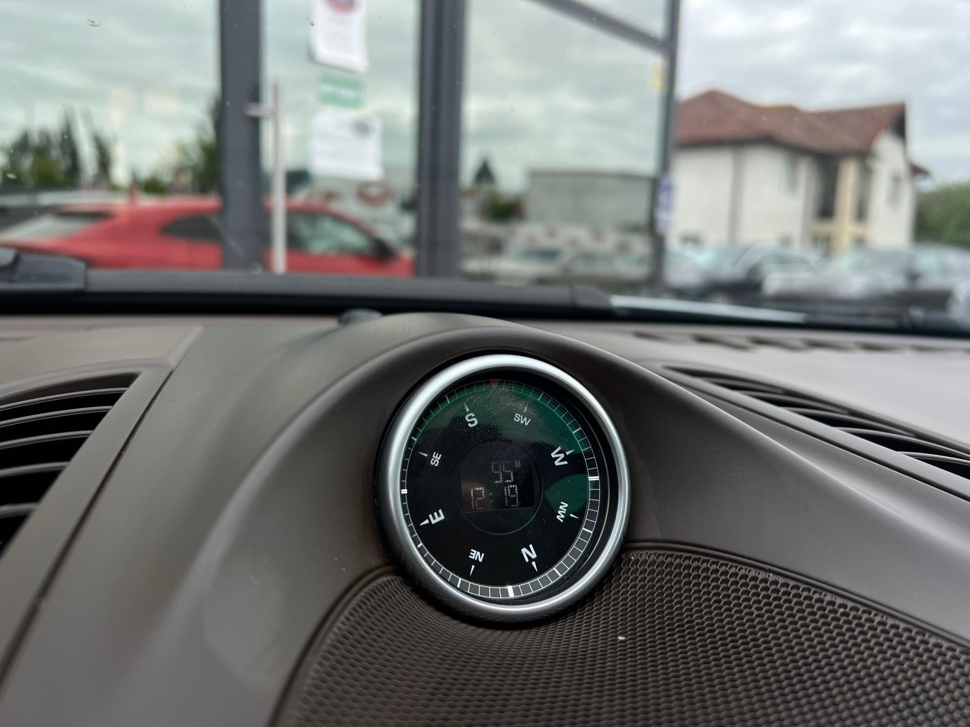 Porsche-Cayenne