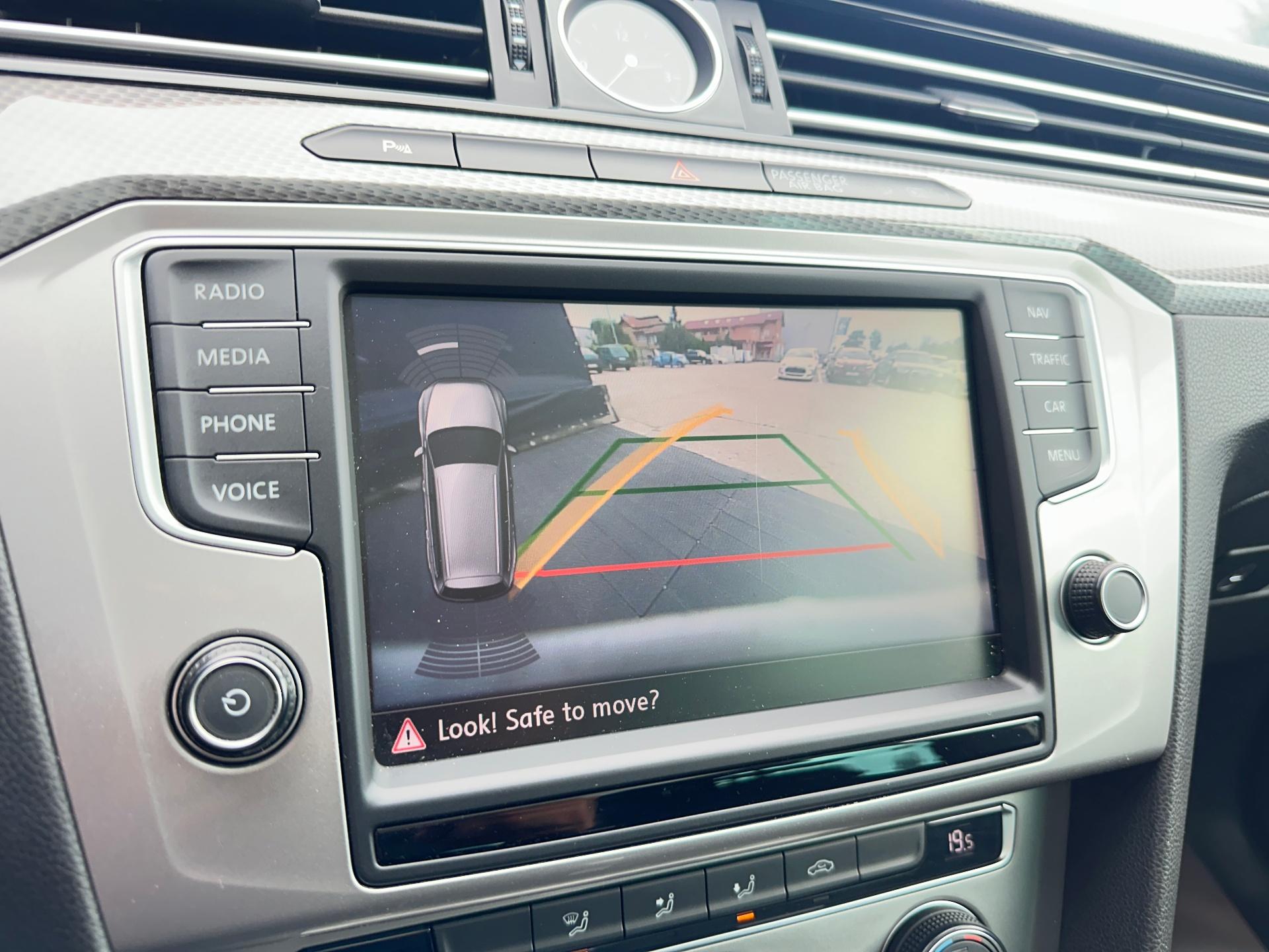 Volkswagen-Passat Alltrack