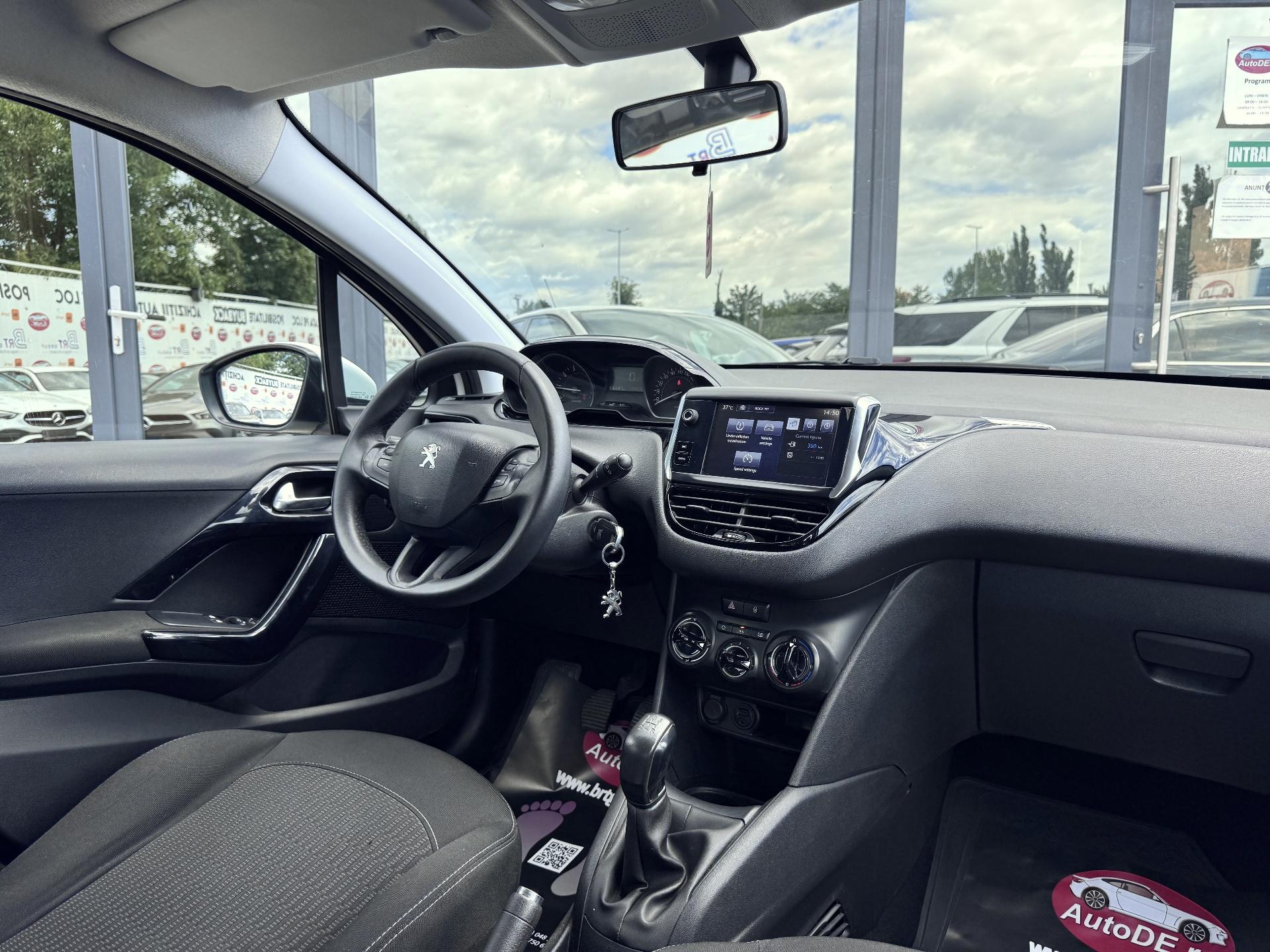 Peugeot-208
