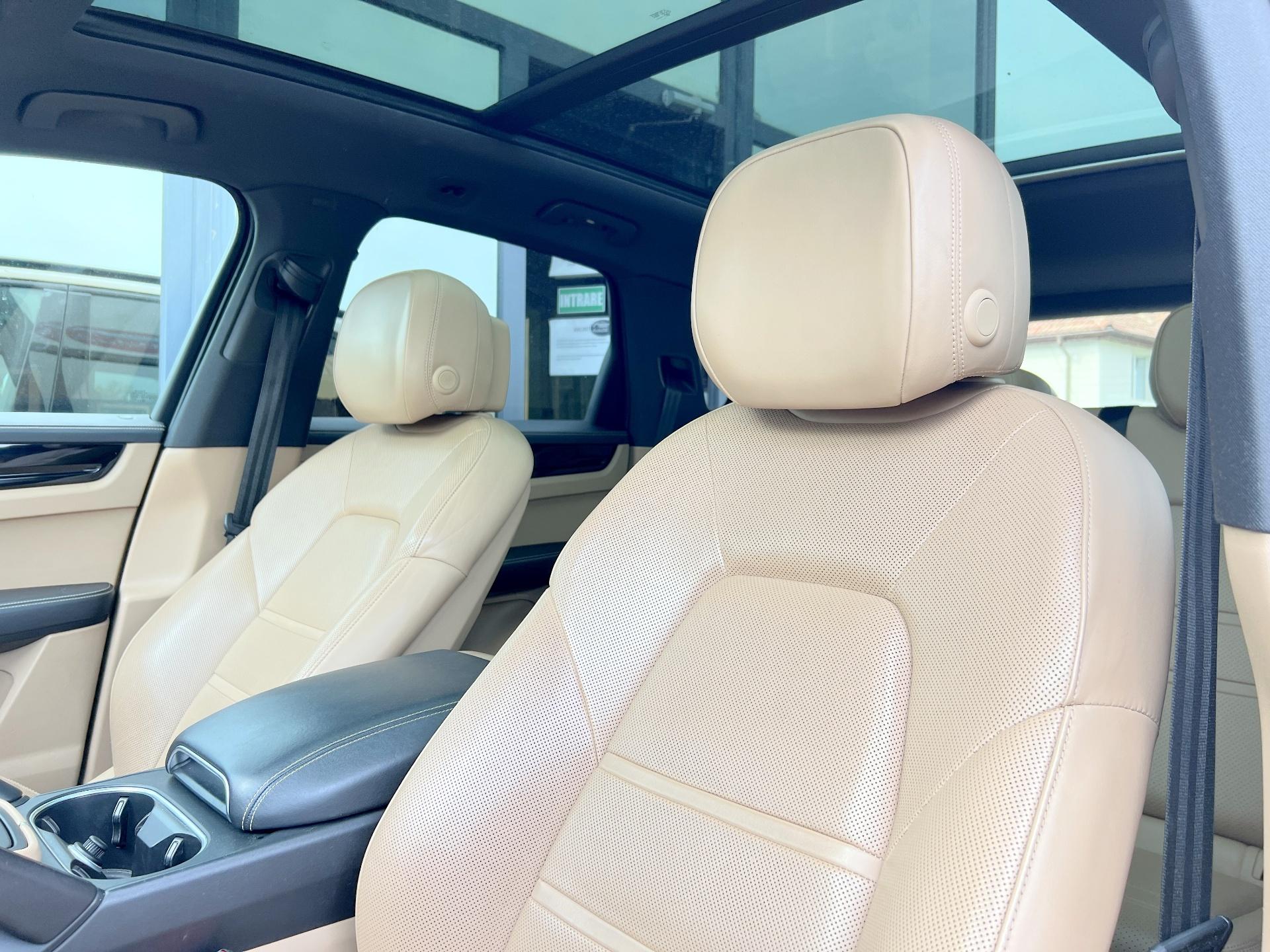 Porsche-Cayenne