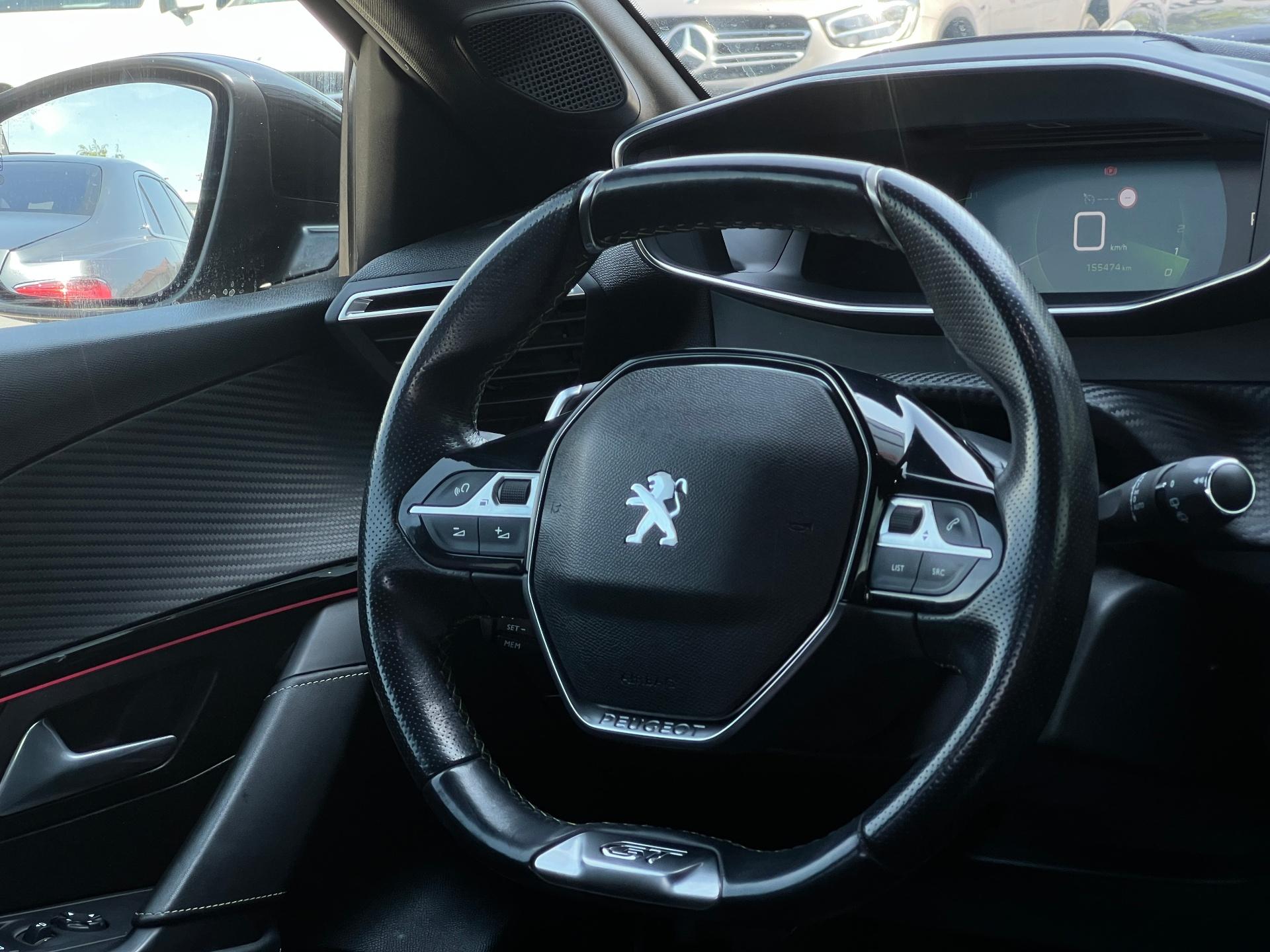 Peugeot-208