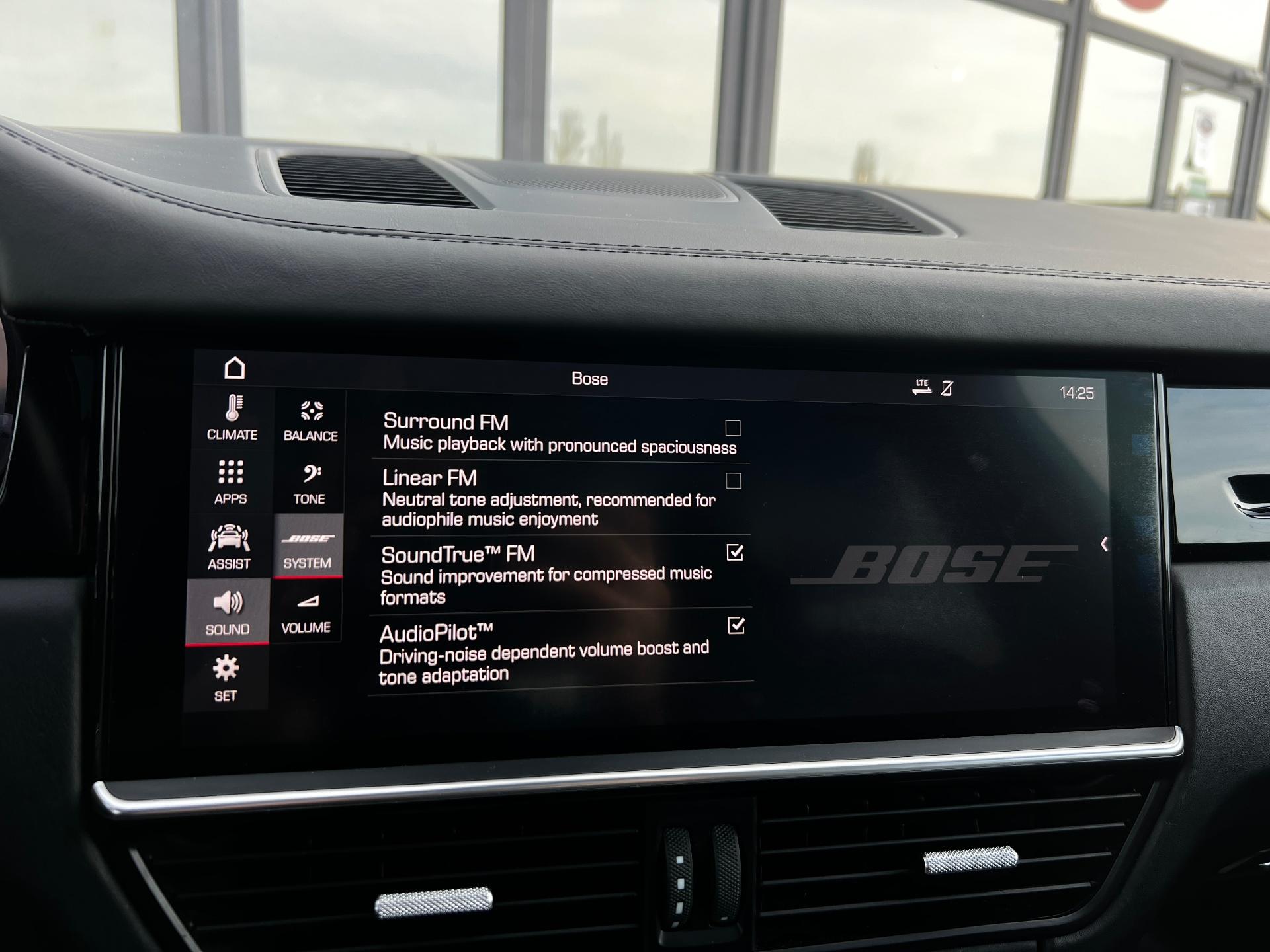 Porsche-Cayenne