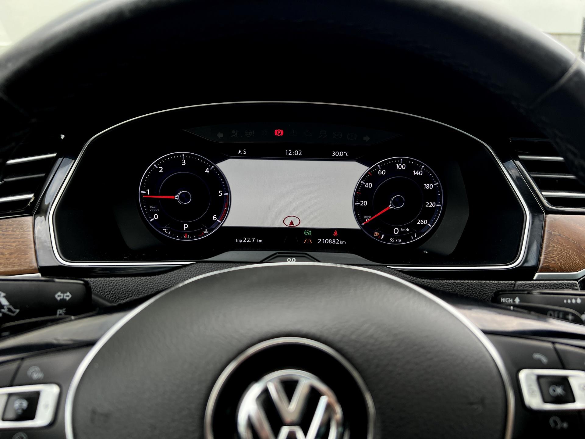 Volkswagen-Passat Alltrack