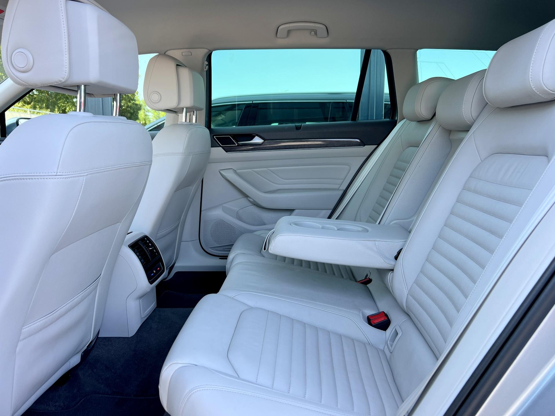 Volkswagen-Passat Alltrack