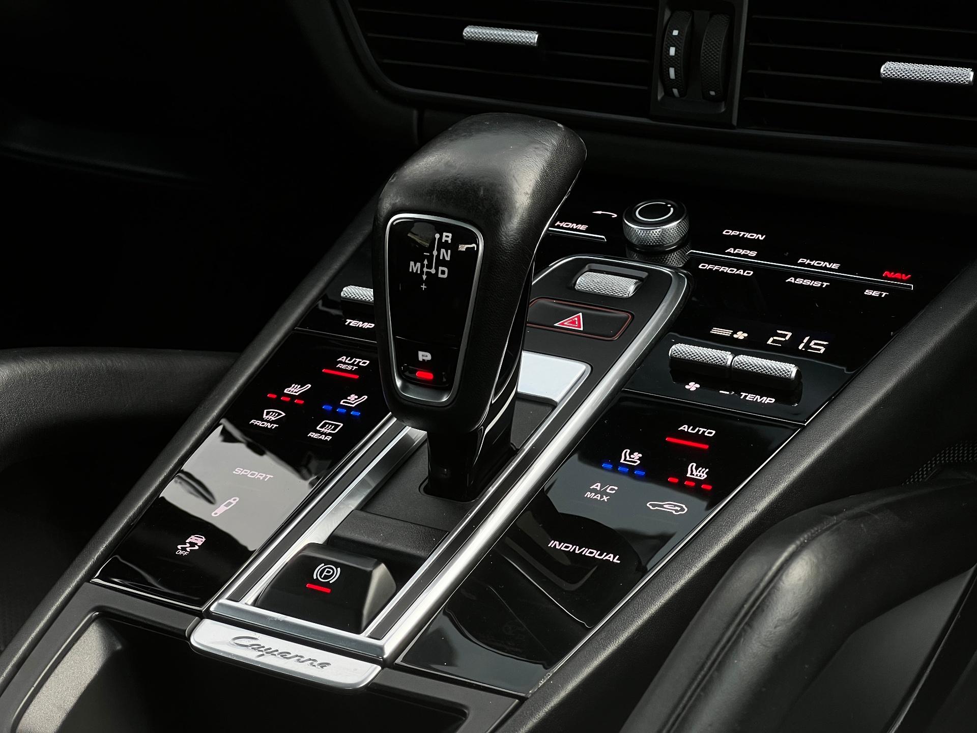 Porsche-Cayenne