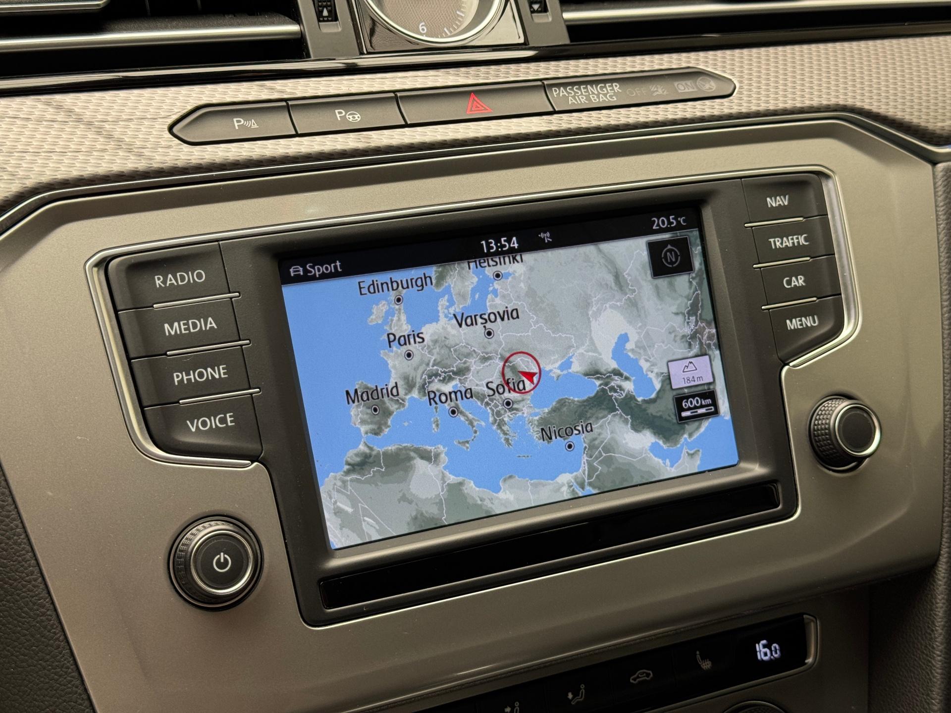 Volkswagen-Passat Alltrack