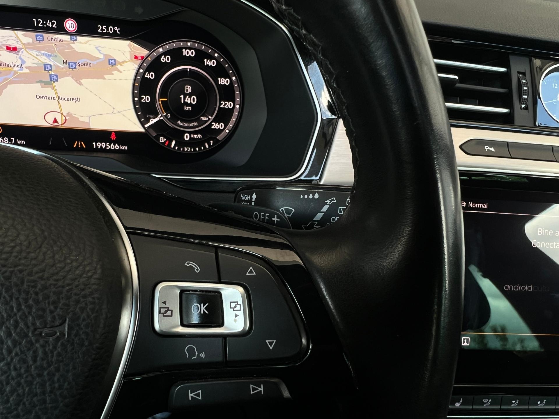 Volkswagen-Passat Alltrack