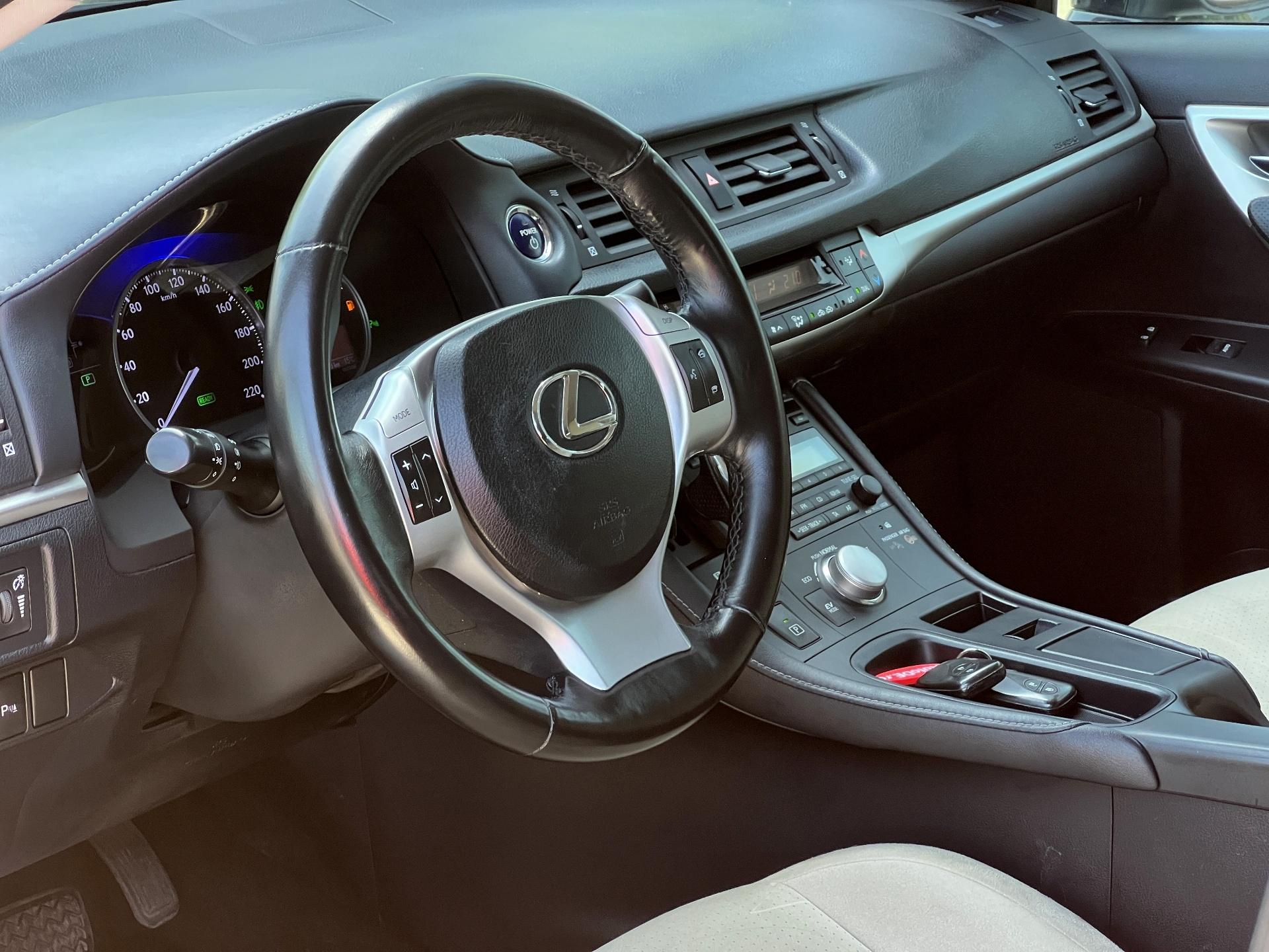 Lexus-CT 200h