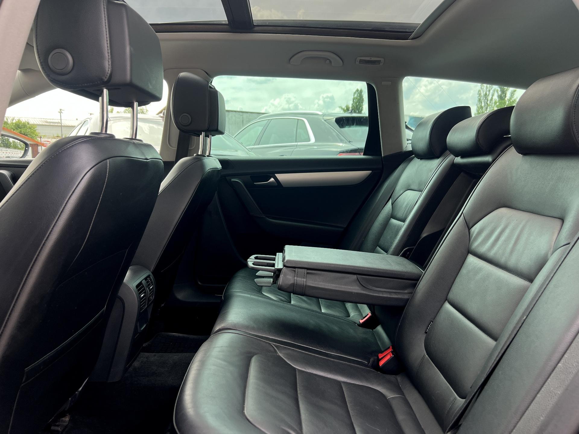Volkswagen-Passat Alltrack
