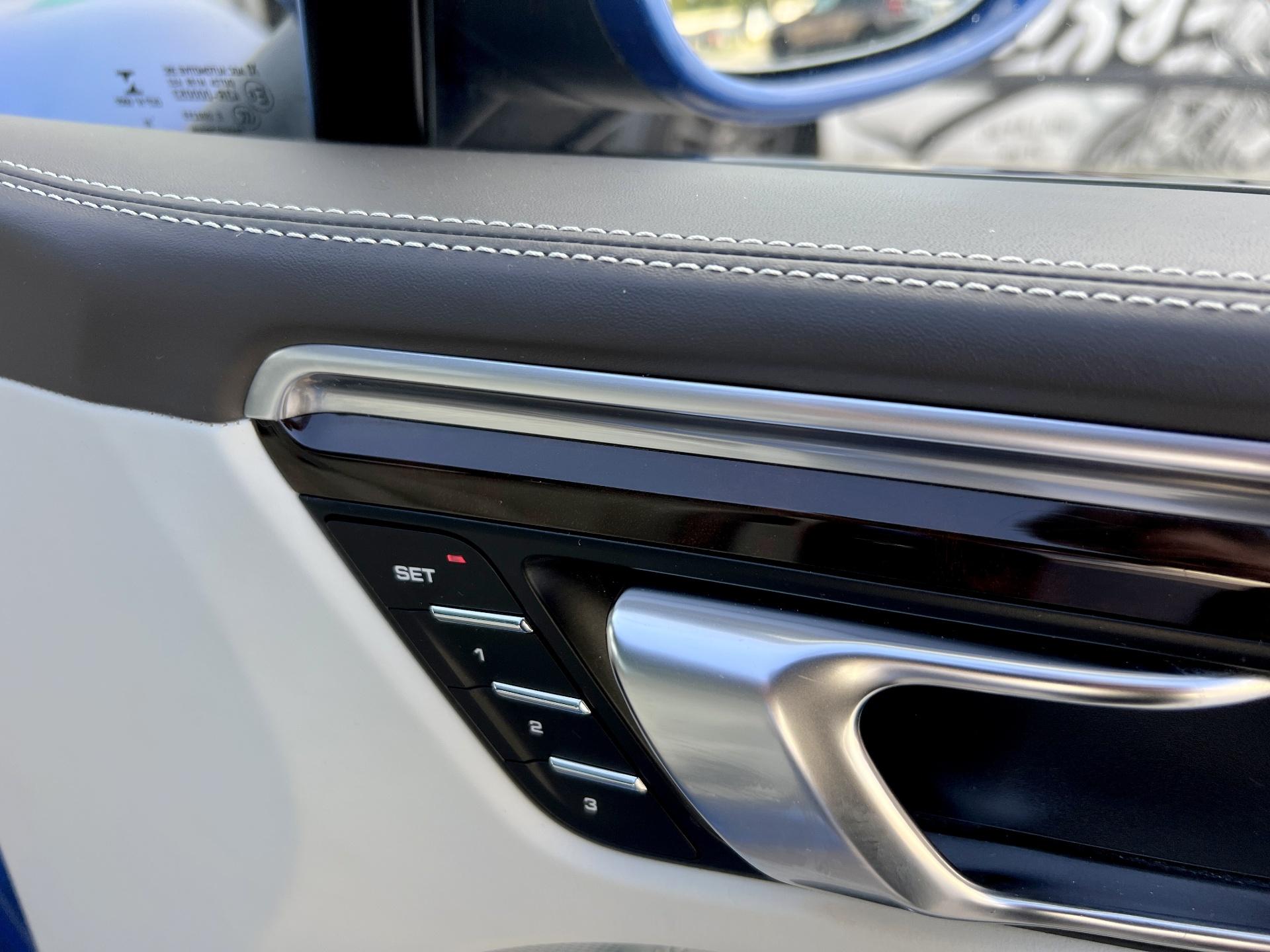 Porsche-Macan