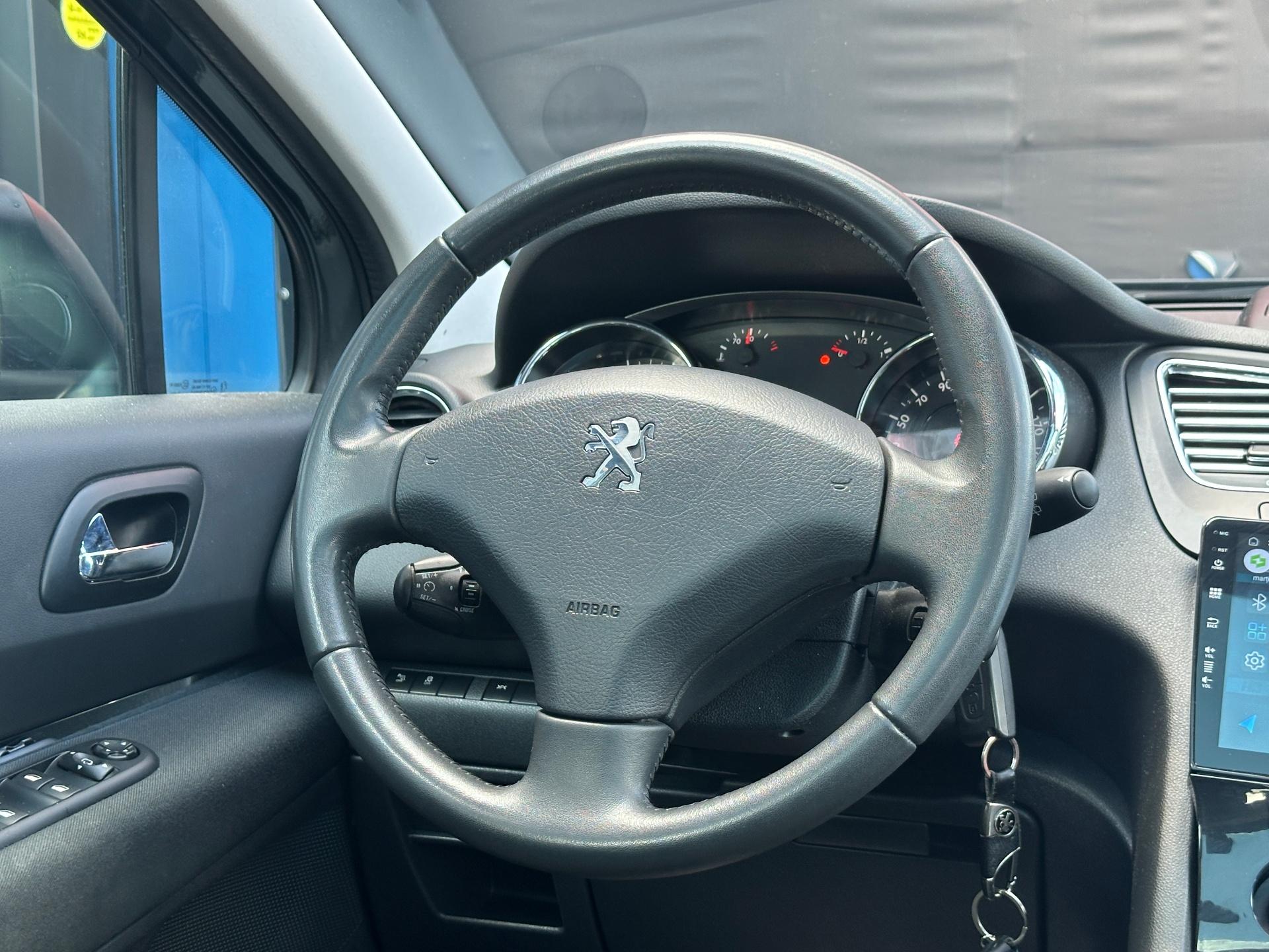 Peugeot-5008