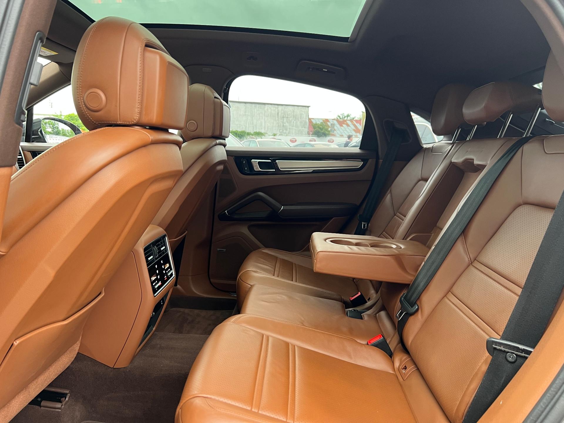 Porsche-Cayenne