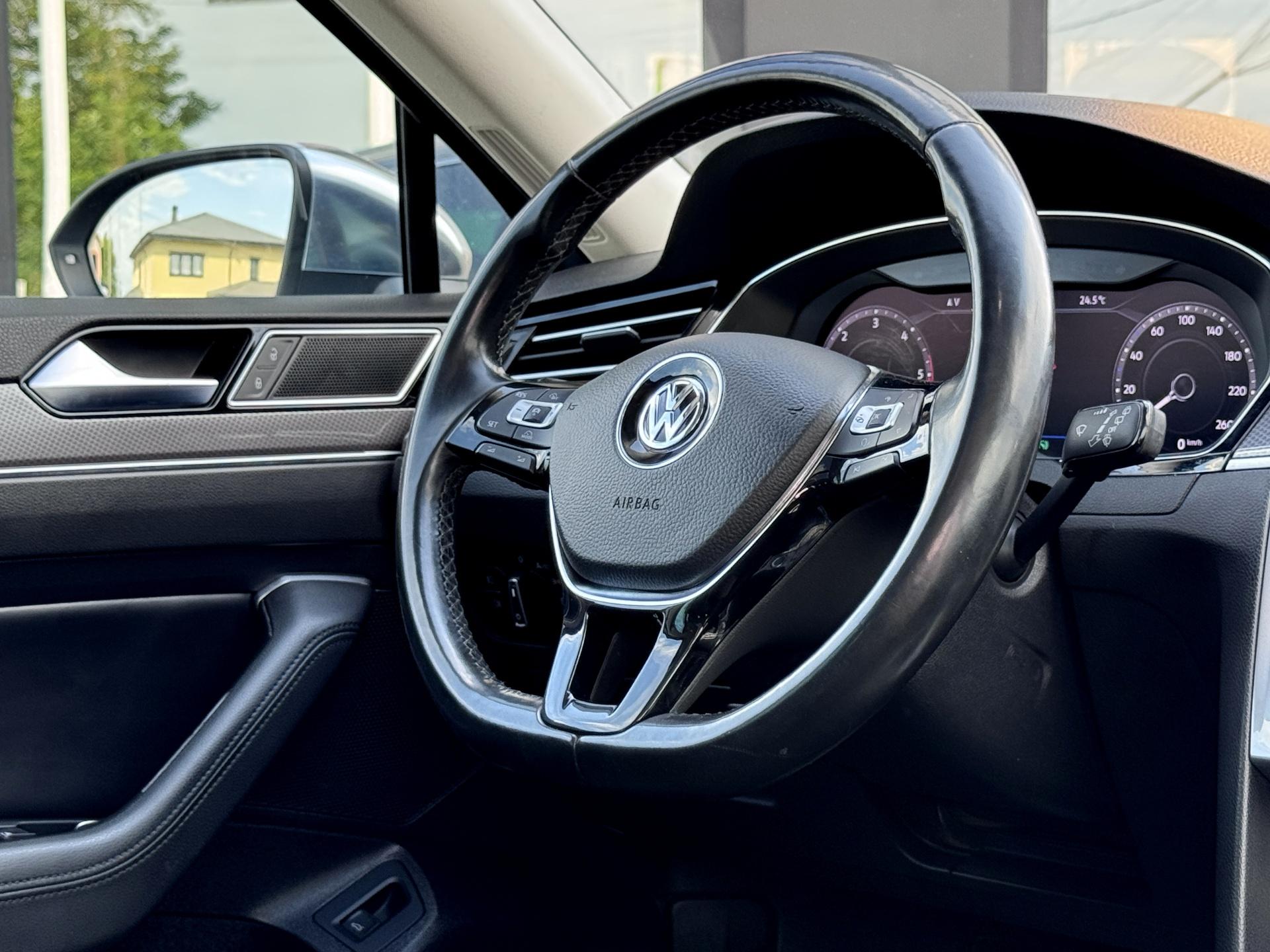 Volkswagen-Passat Alltrack