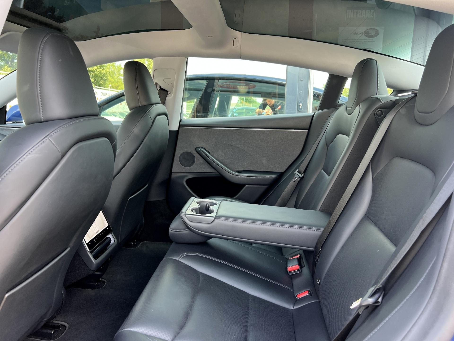 Tesla-Model 3