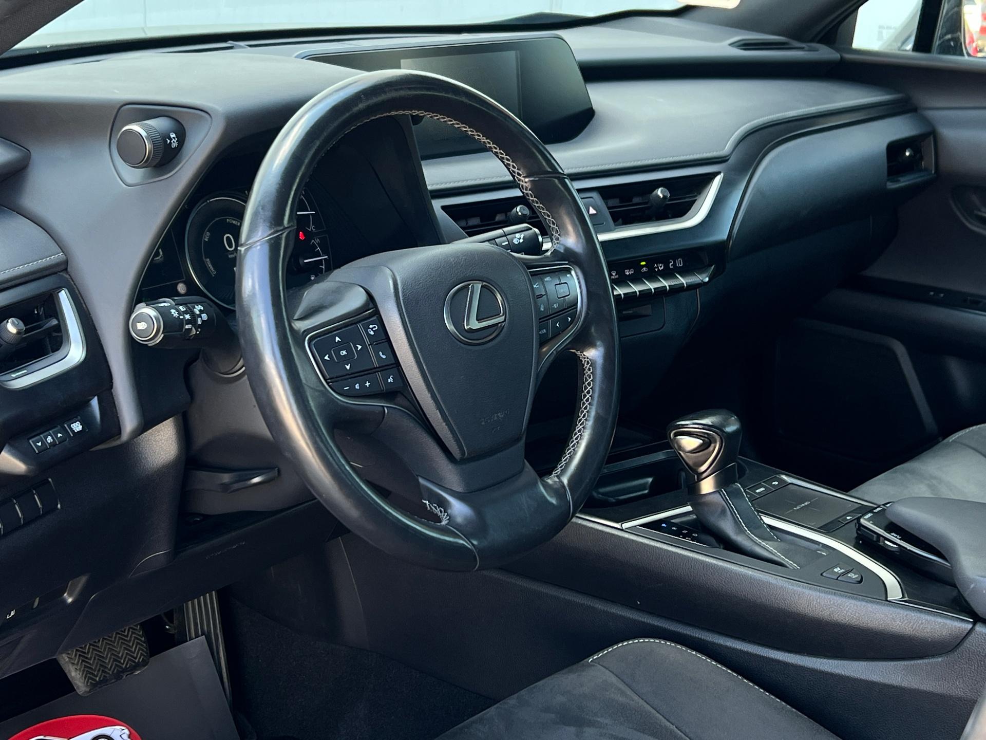 Lexus-UX