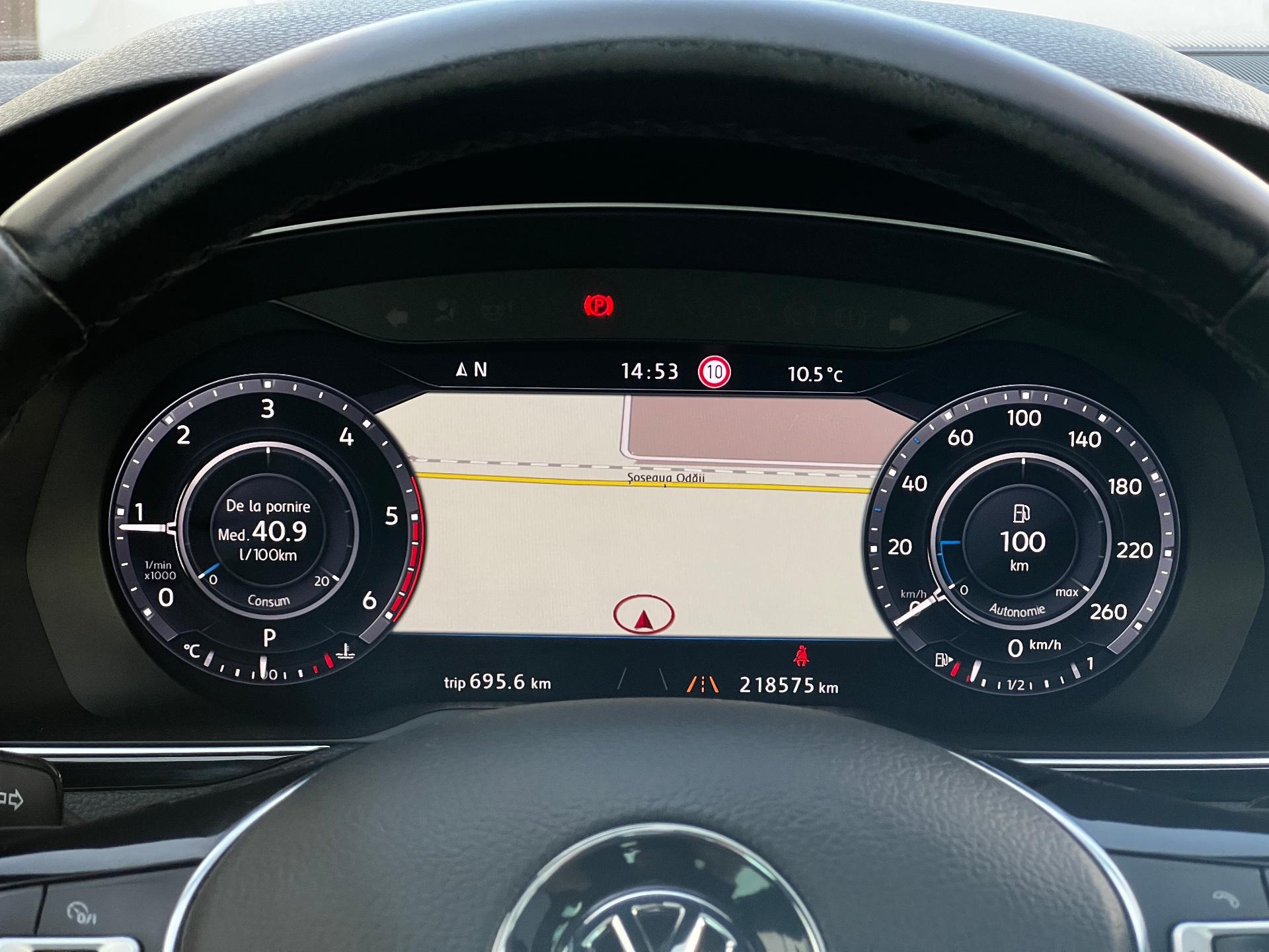 Volkswagen-Passat Alltrack