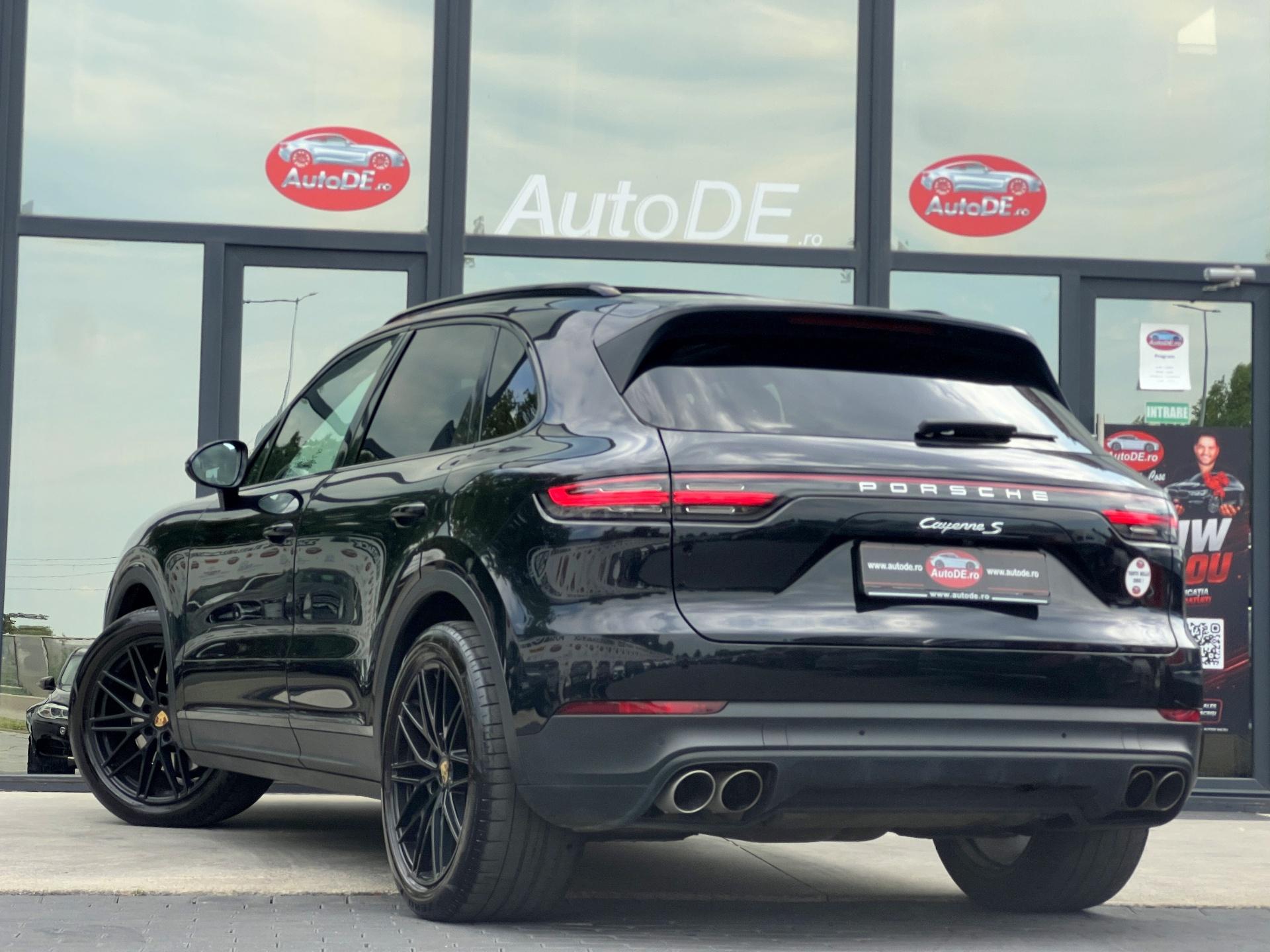 Porsche-Cayenne