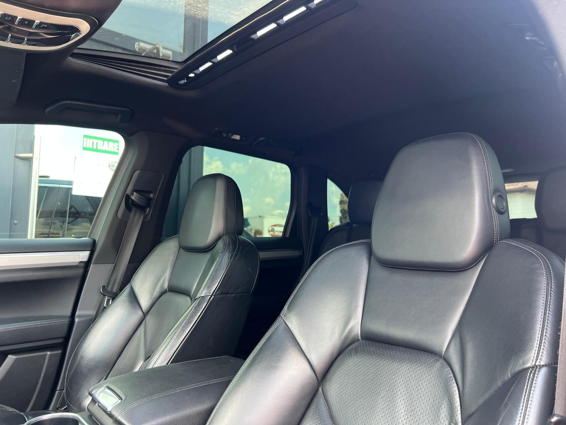 Porsche-Cayenne