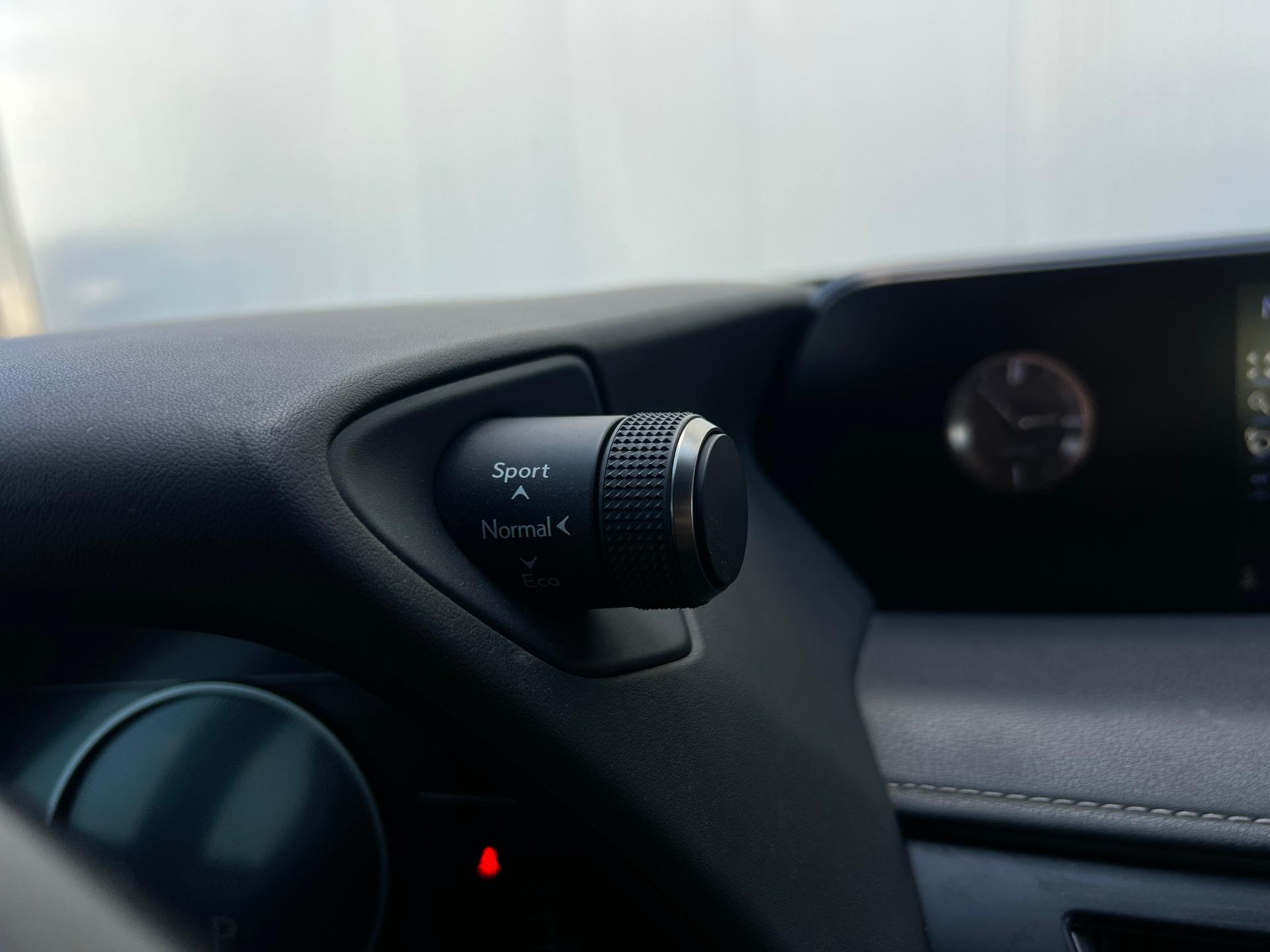 Lexus-UX