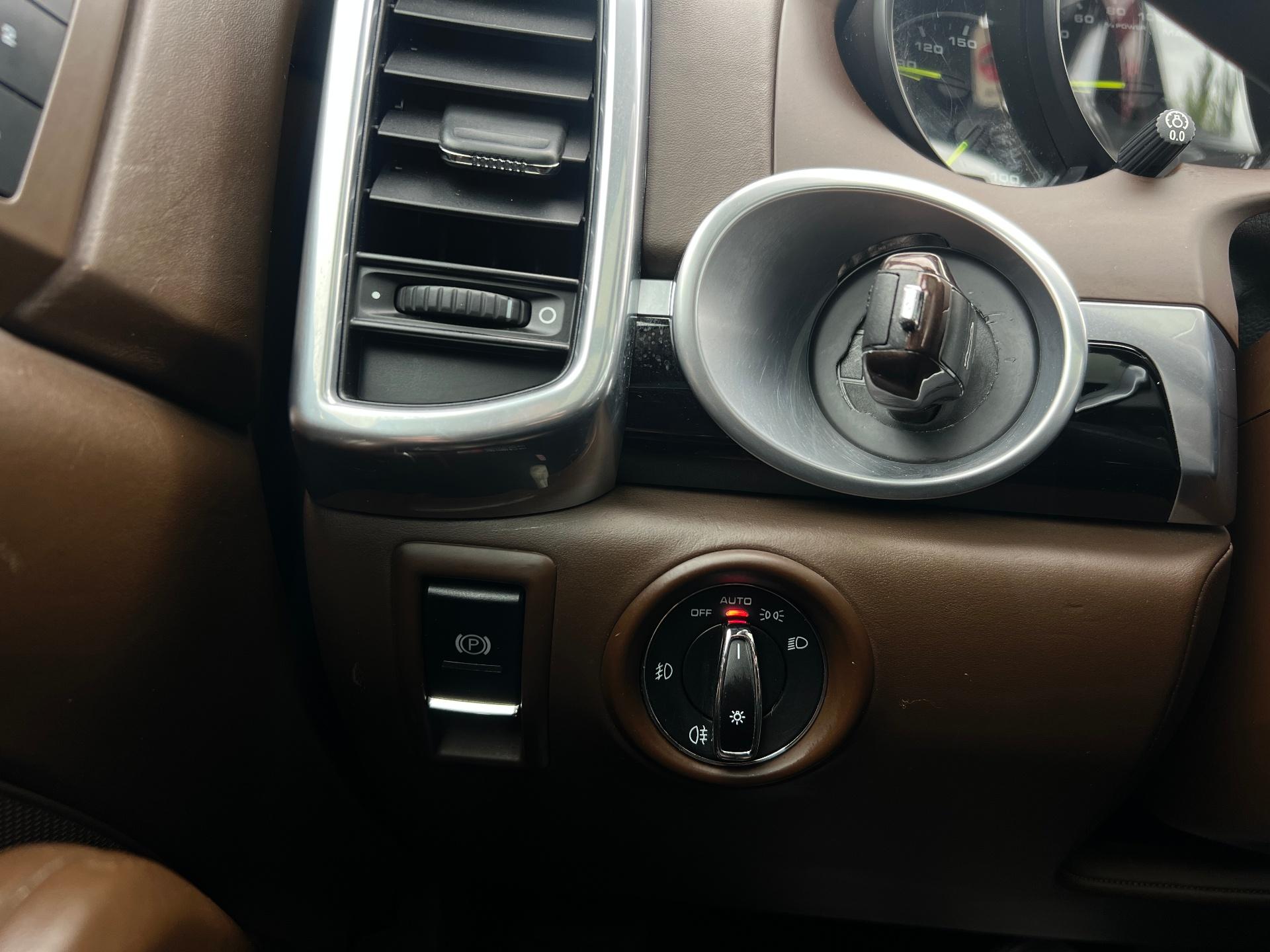 Porsche-Cayenne