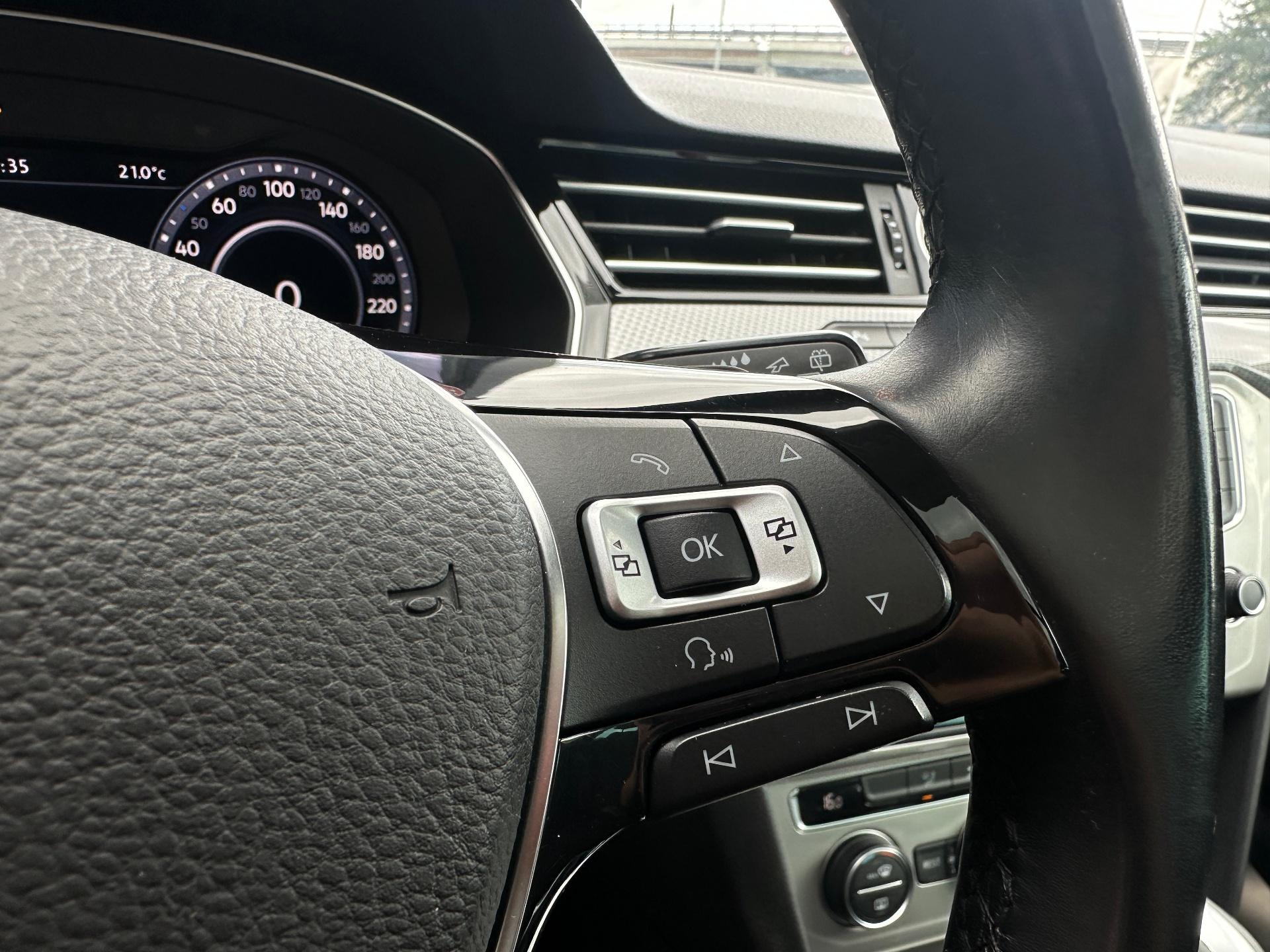 Volkswagen-Passat Alltrack