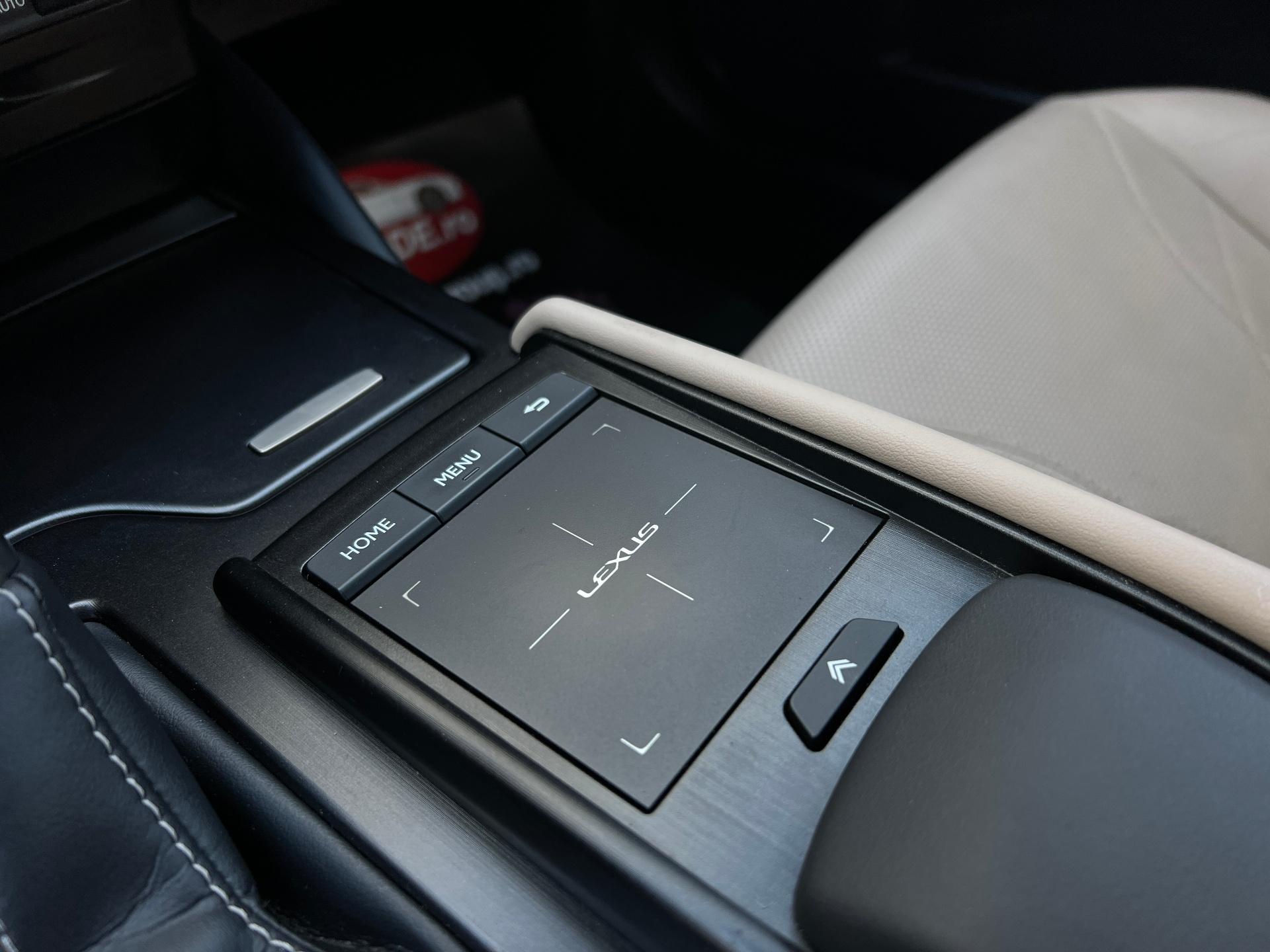 Lexus-ES