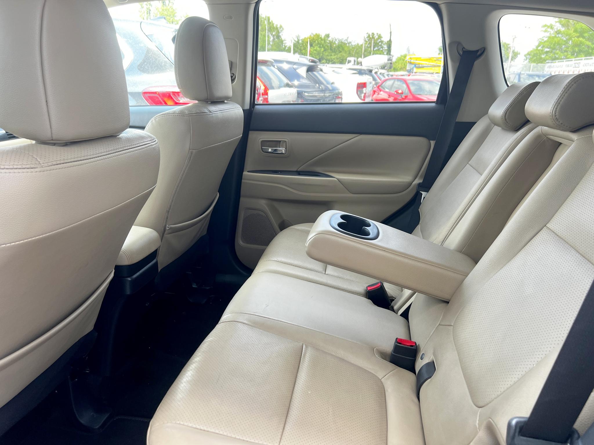 Mitsubishi-Outlander