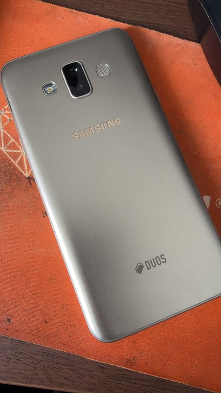 Samsung Galaxy J7 / J5 Dual SIM (Gold), photo 2