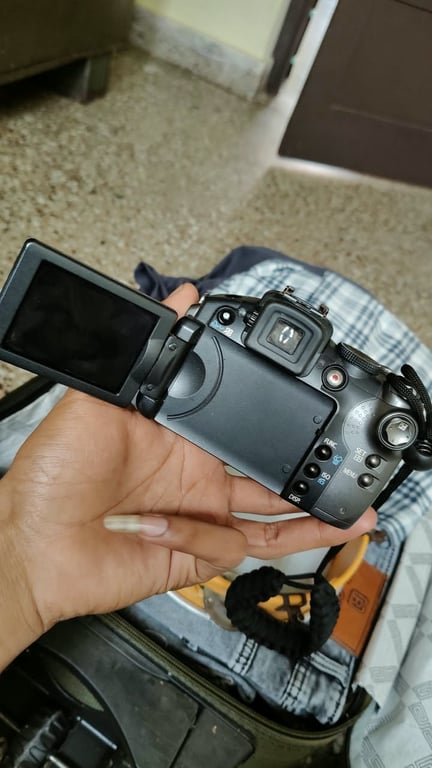 Canon PowerShot S5 IS 8.0MP Digital Camera, photo 2