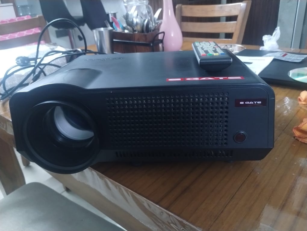 E Gate LED Home Projector with Remote (Black), photo 2