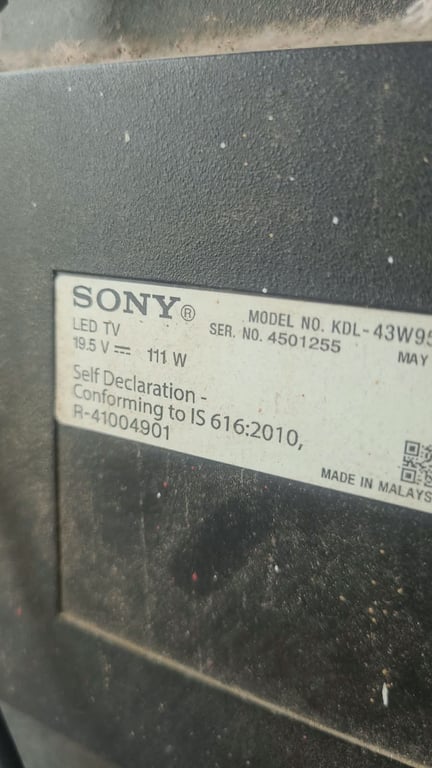 Sony Bravia LED TV (approx. 40–43 inch, wall-mounted), photo 2