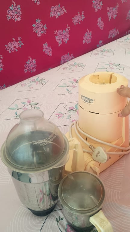 Preeti Premium Mixer Grinder with 2 Jars