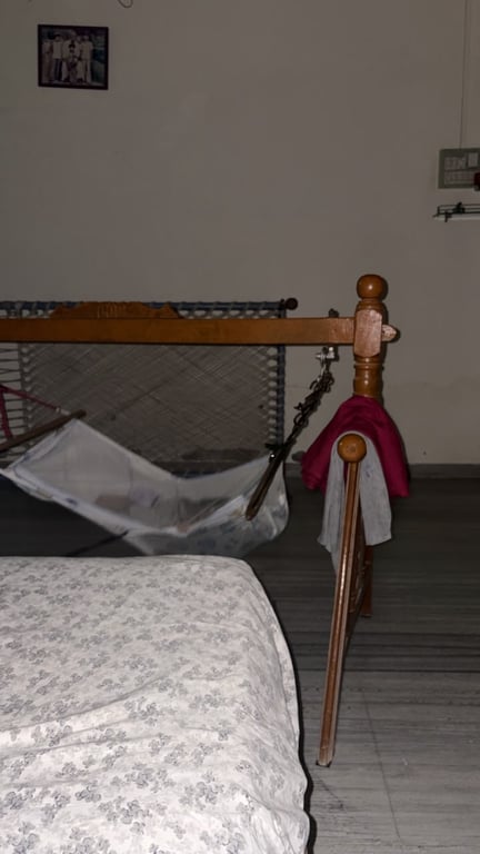 Traditional Wooden Baby Cradle (Palna / Jhula Stand)