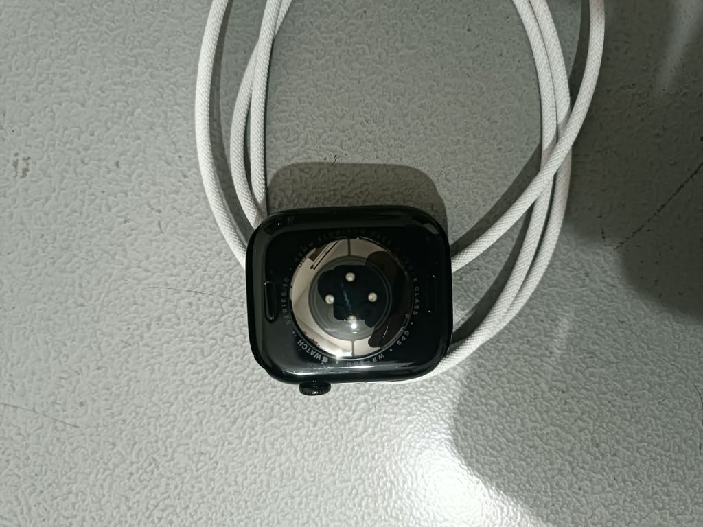 Apple Watch Series 10 46mm GPS Jet Black Aluminium with Charger